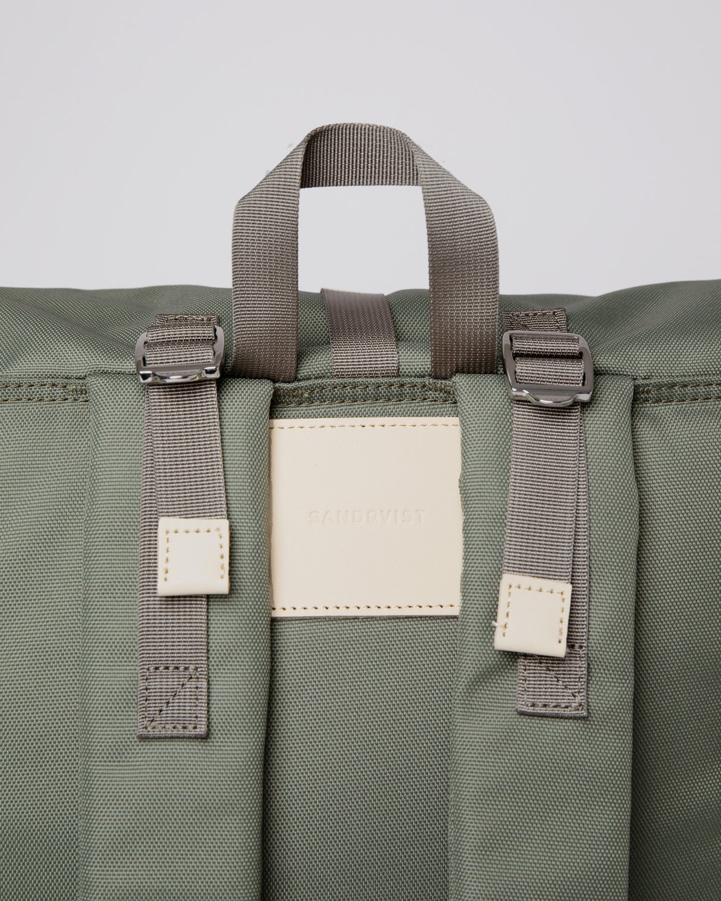 Sac à dos rolltop en matière recyclée | Vert "bernt clover green"