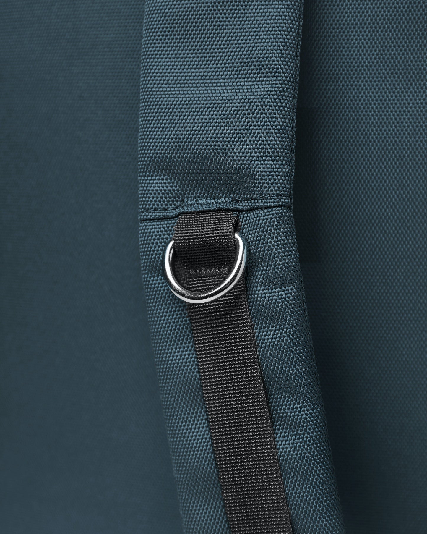 Sac à dos rolltop en matière recyclée | Bleu "bernt steel blue"