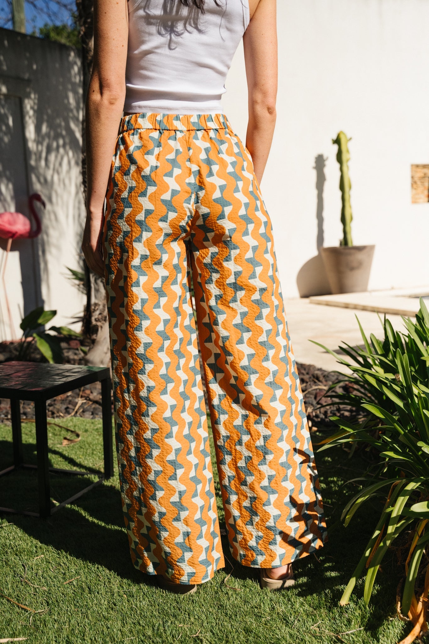 Pantalon ample en coton bio et ecovero | multicolore "big tiles wide leg pant topaz orange"