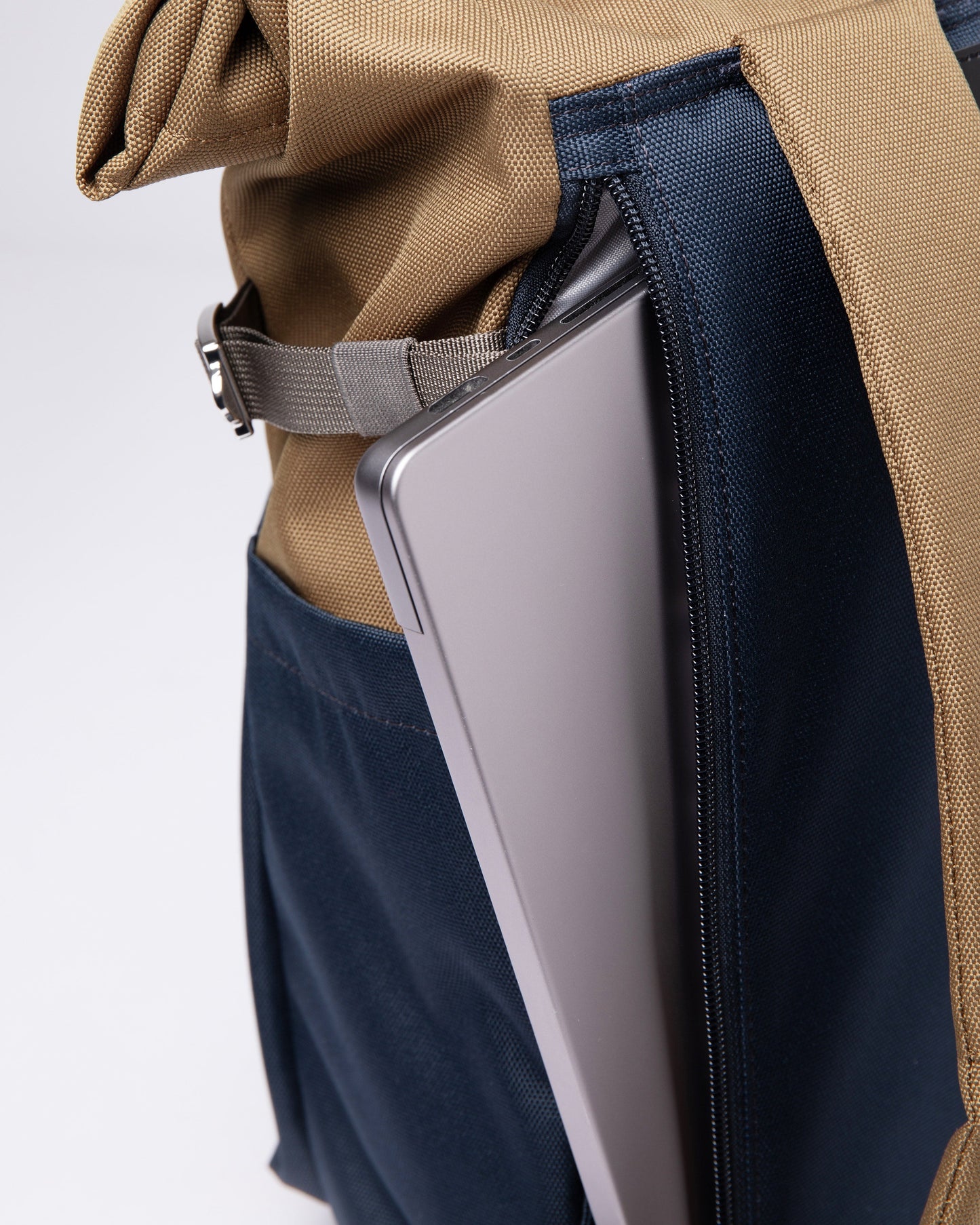 Sac à dos rolltop en matière recyclée | Bleu et marron "ilon multi marsh yellow"