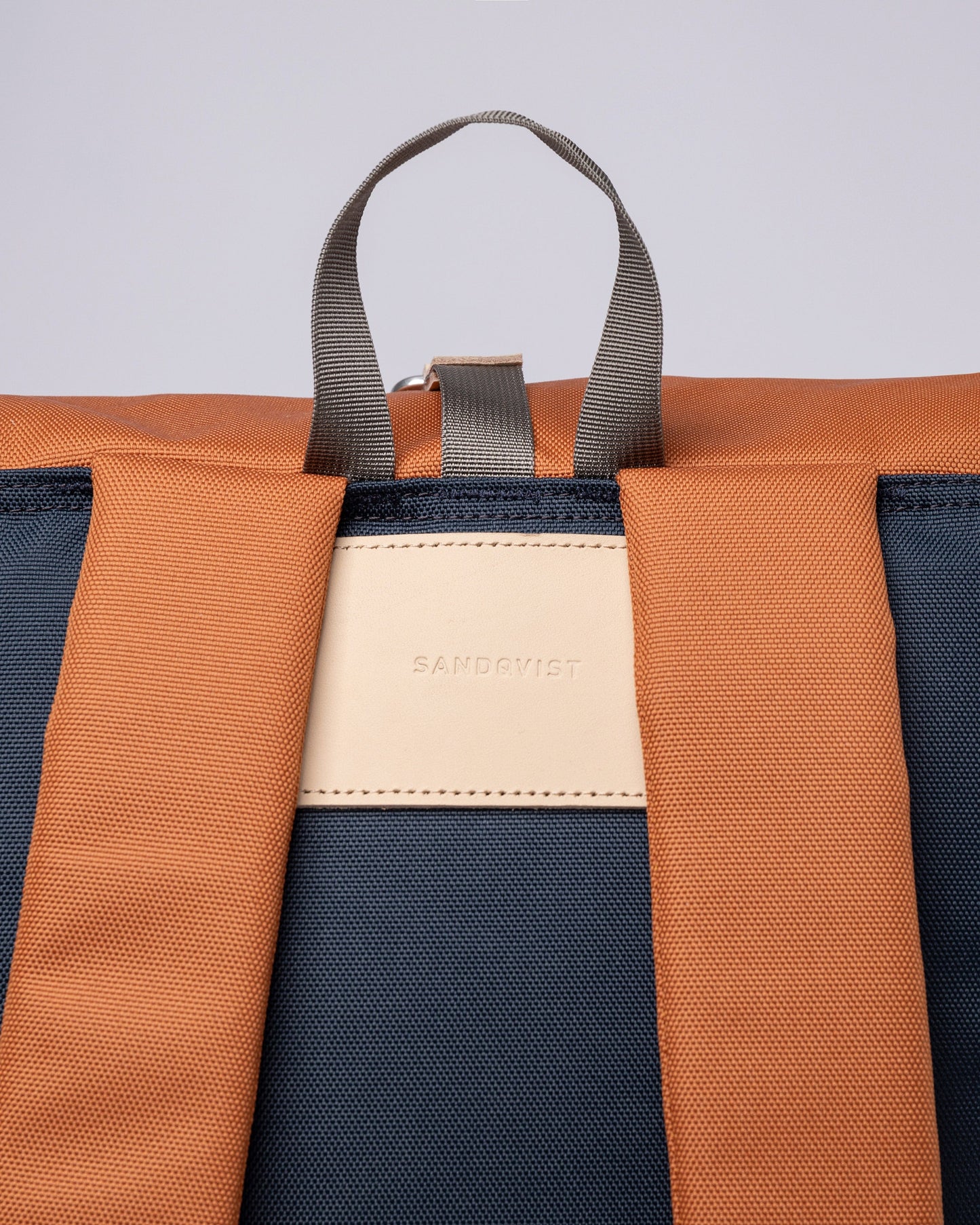 Sac à dos rolltop en matière recyclée | Bleu et orange "ilon multi fox red"