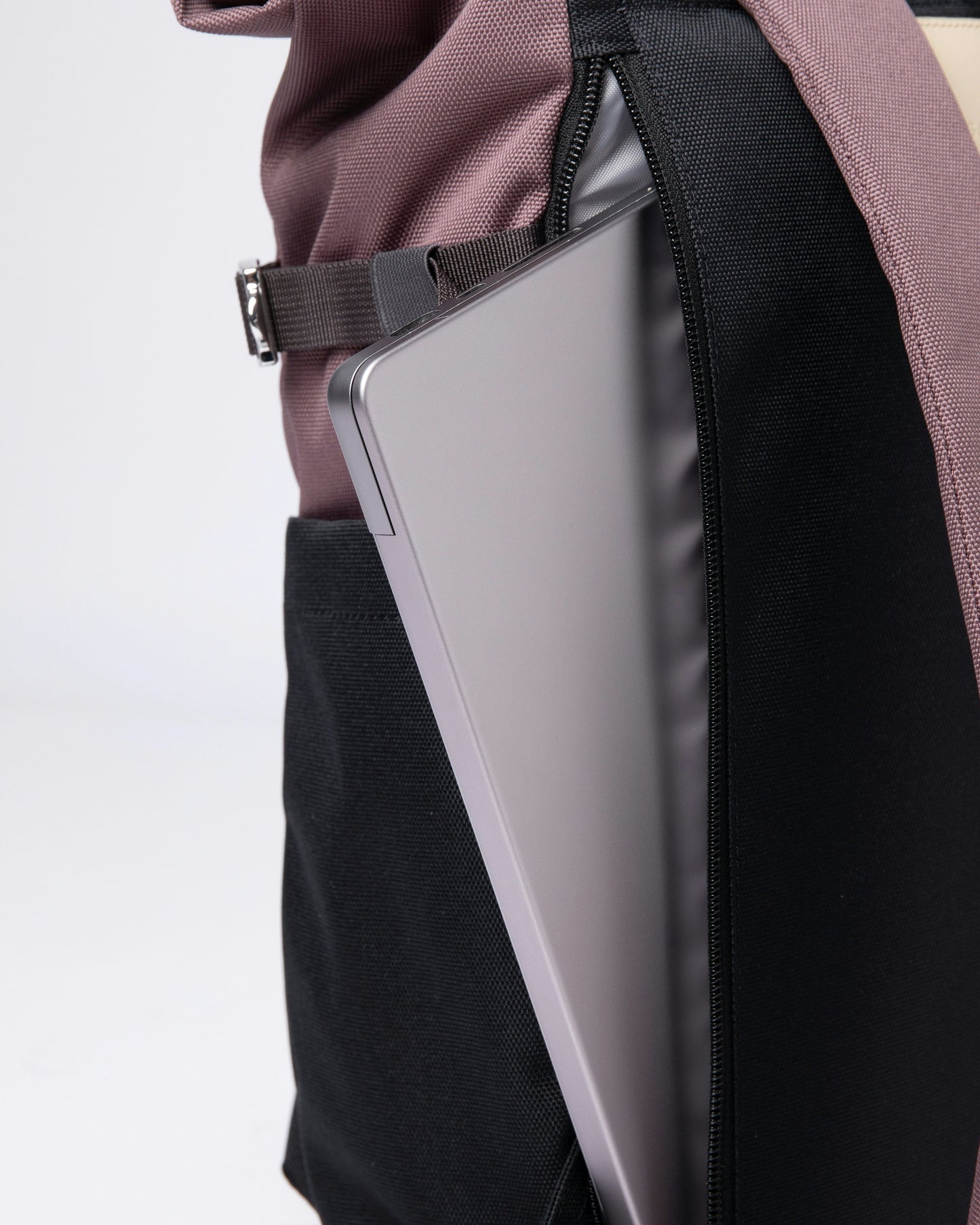 Sac à dos rolltop en matière recyclée | Noir et violet "ilon multi lilac dawn"