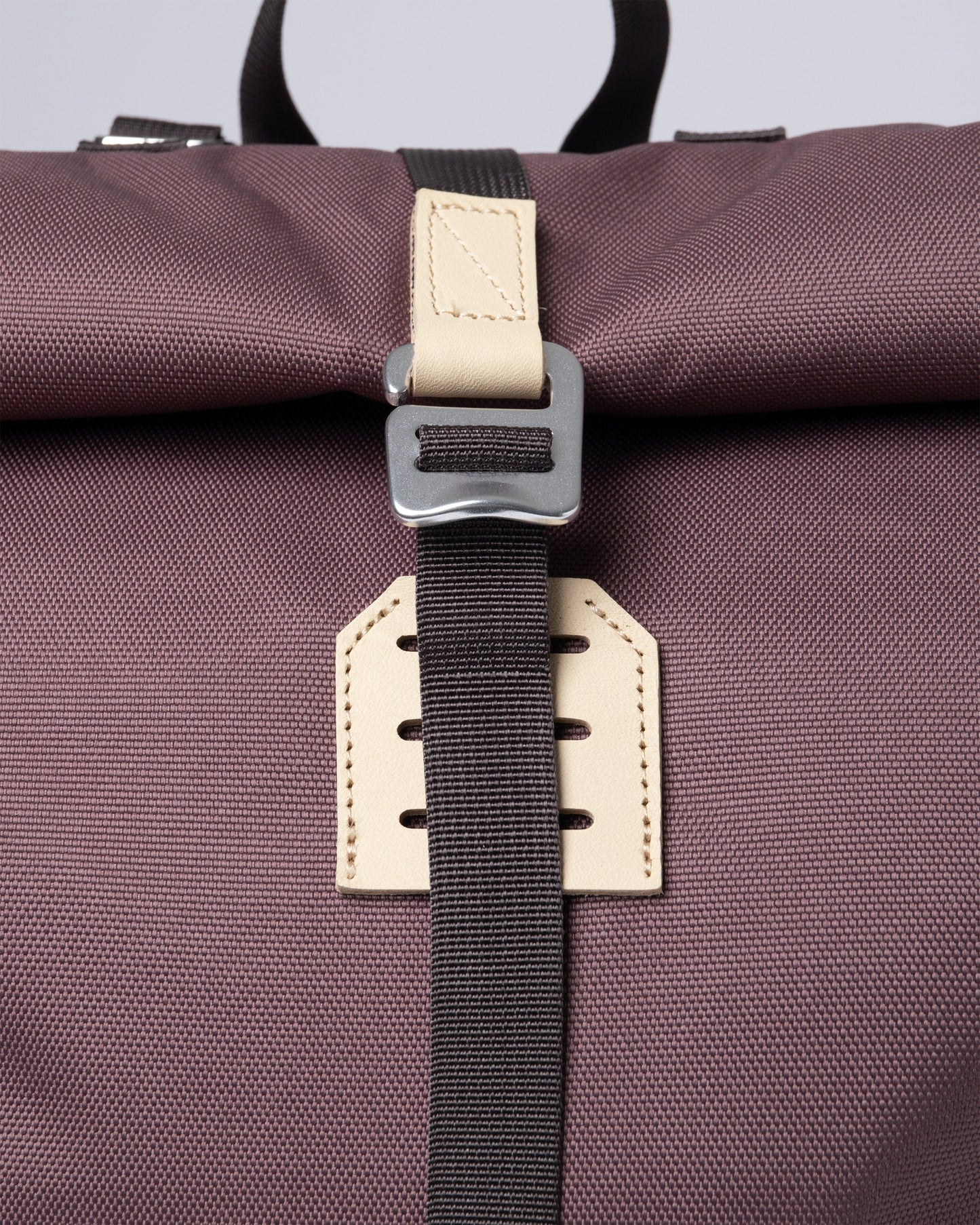 Sac à dos rolltop en matière recyclée | Noir et rose "bernt multi lilac dawn"