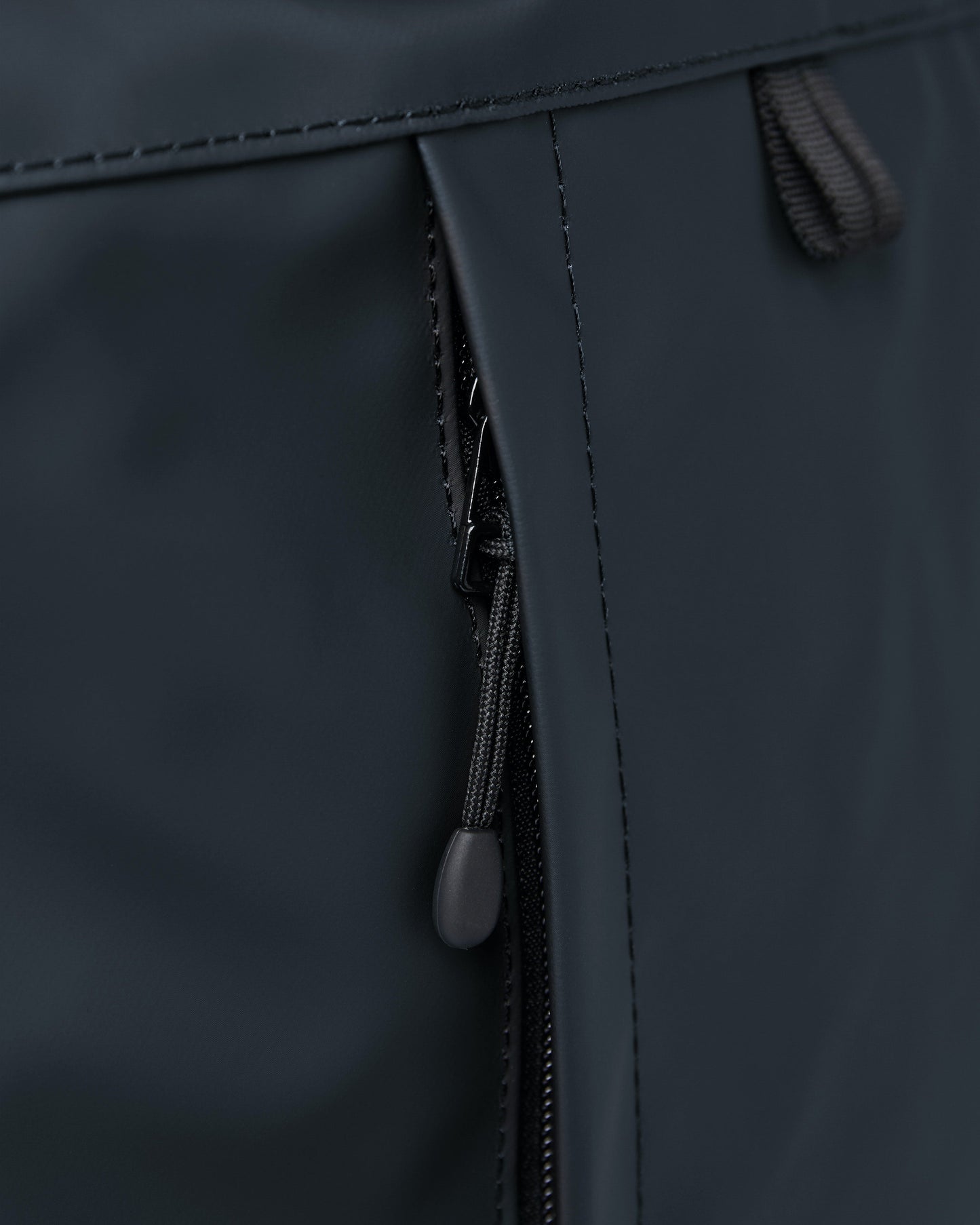 Sac à dos imperméable en matière recyclée | Marine "konrad navy"