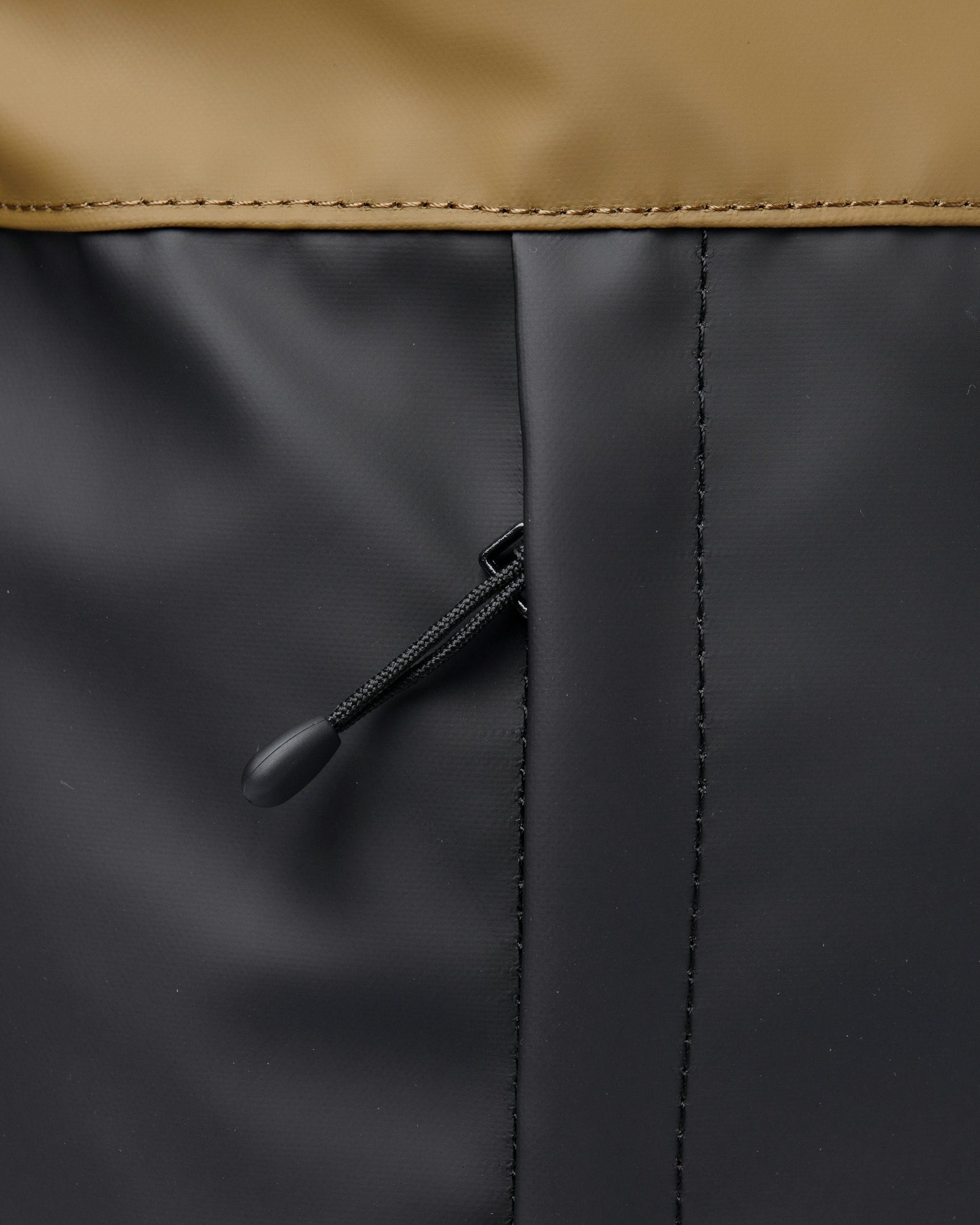 Sac à dos imperméable en matière recyclée | Noir et marron "konrad multi marsh yellow"