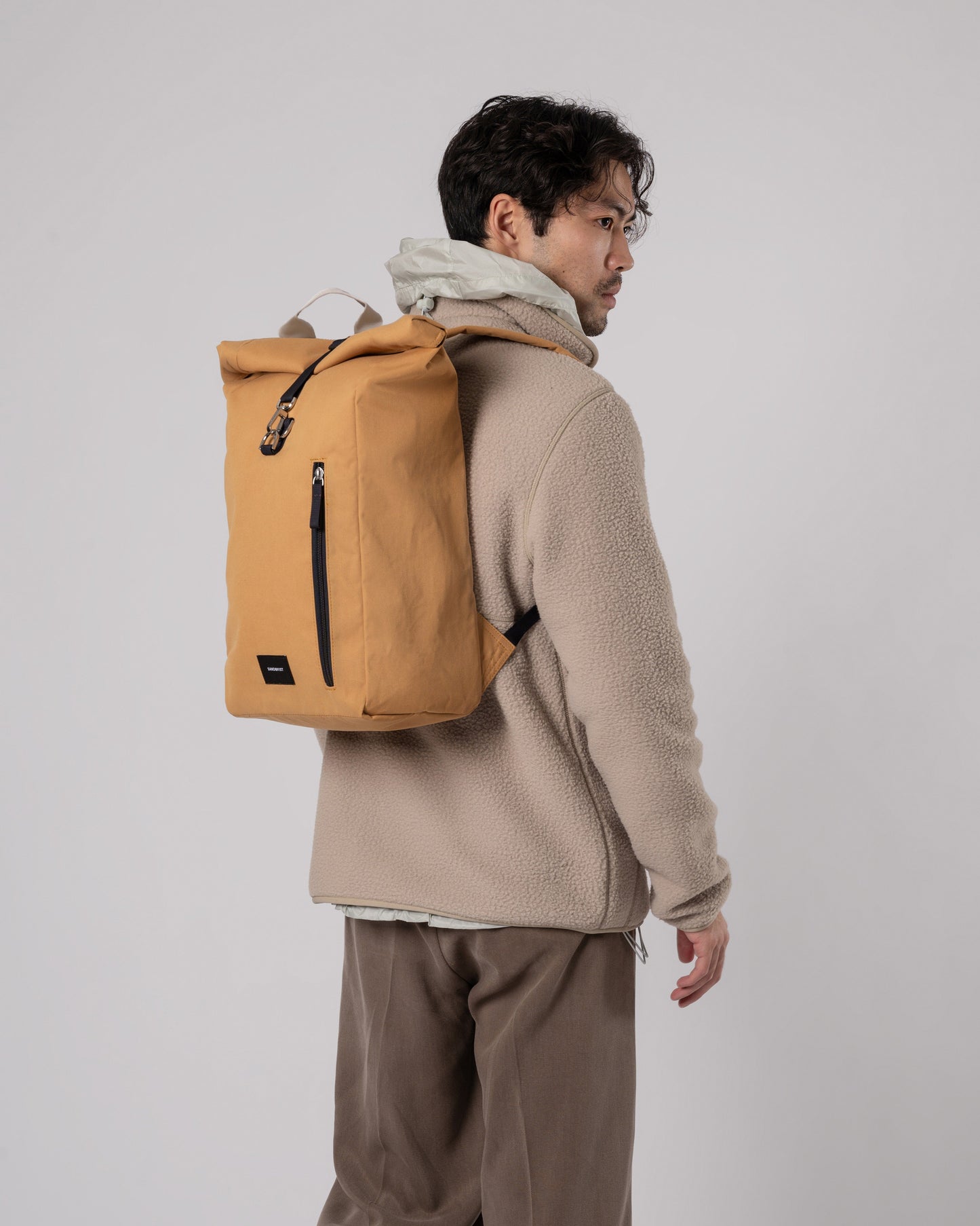 Sac à dos rolltop en matière recyclée | Jaune "dante vegan honey yellow with blue webbing"