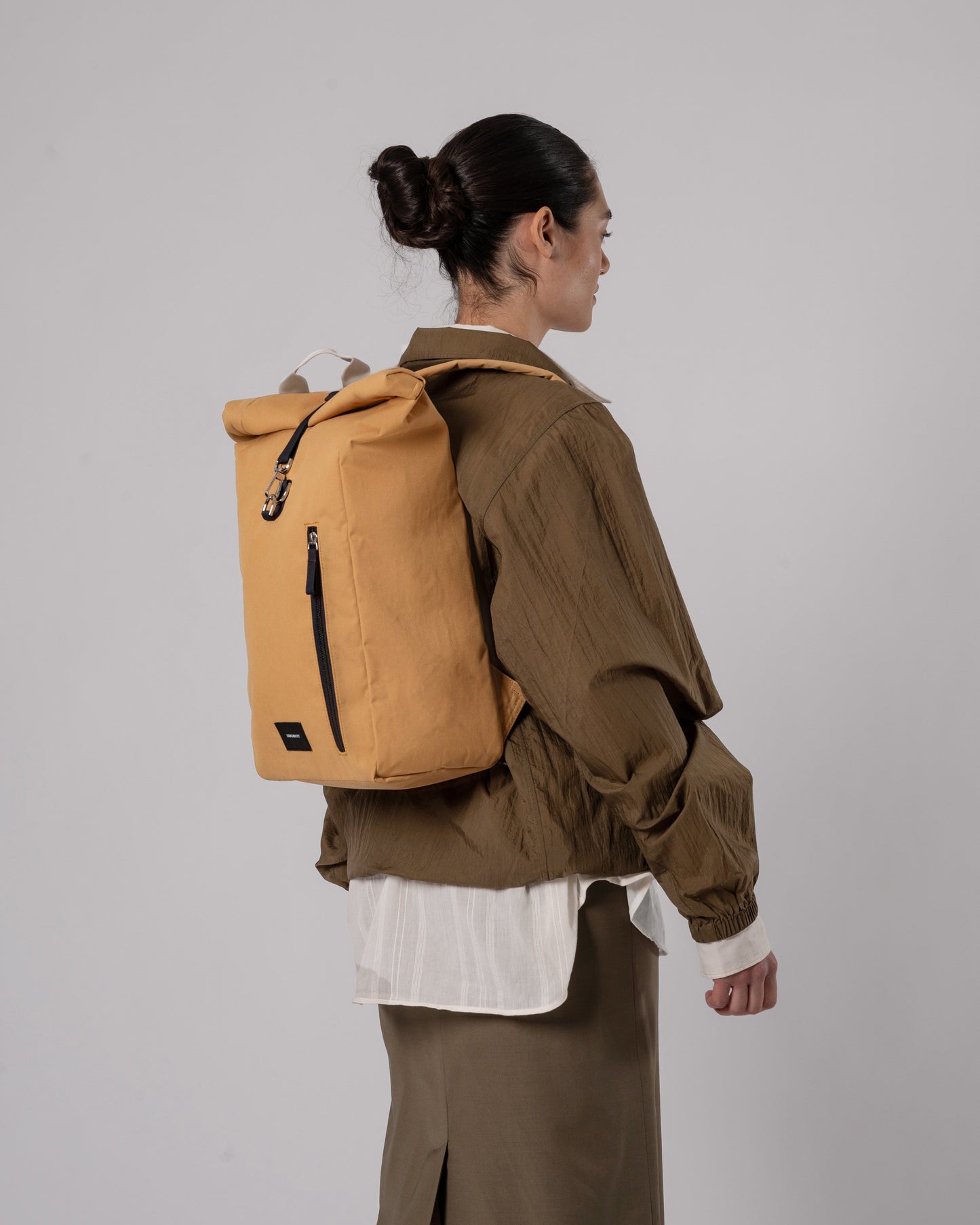 Sac à dos rolltop en matière recyclée | Jaune "dante vegan honey yellow with blue webbing"