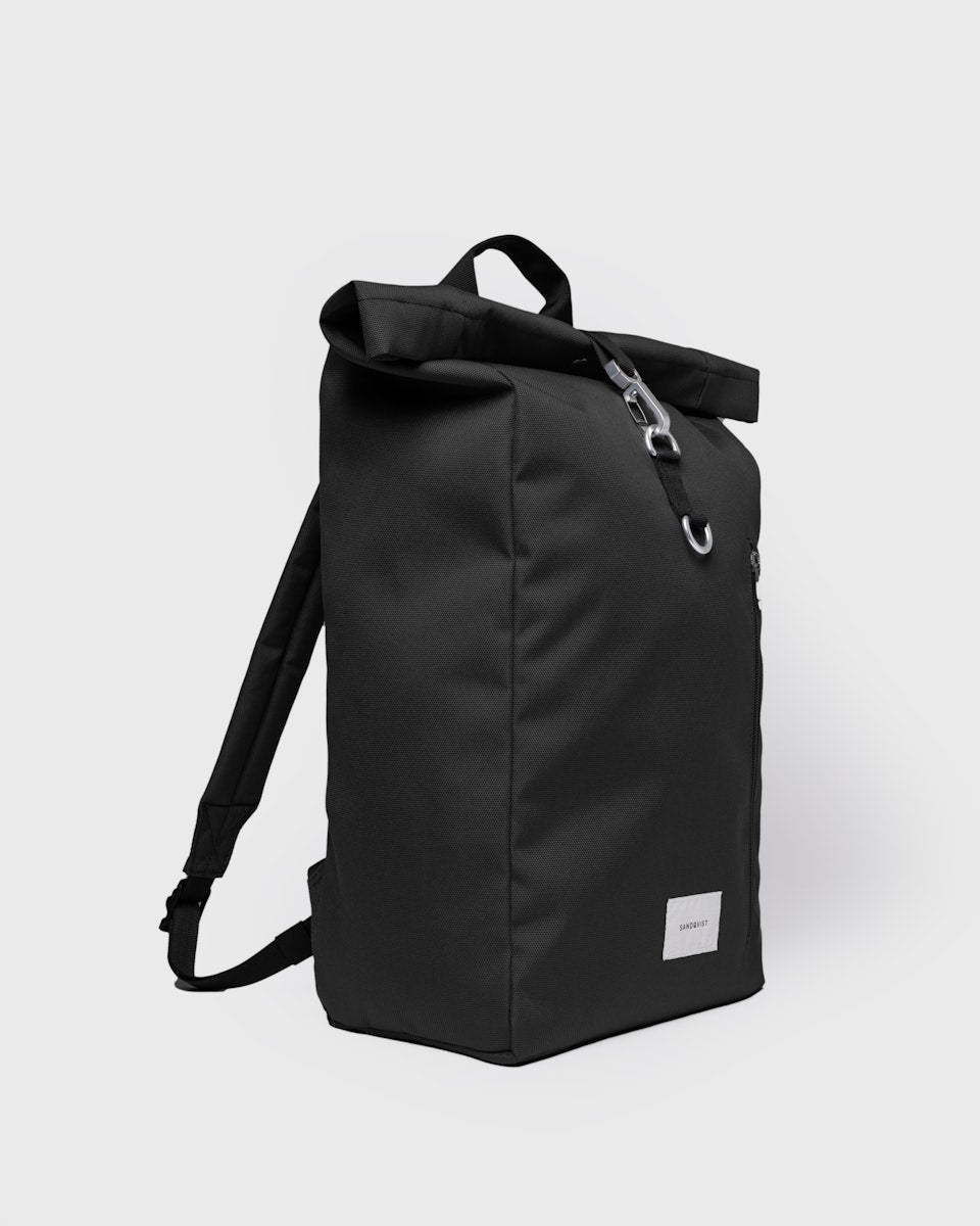 Sac à dos 19L en matière recyclée | noir "ground rolltop backpack l - black with black webbing"