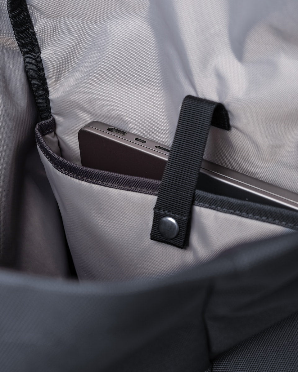 Sac à dos en matière recyclée 19L | bleu "ground rolltop backpack l - navy with navy webbing"