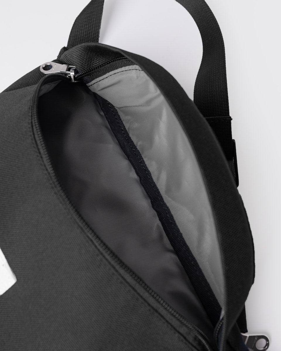 Banane en matières recyclées 2L | noir "ground crossbody bag - black"