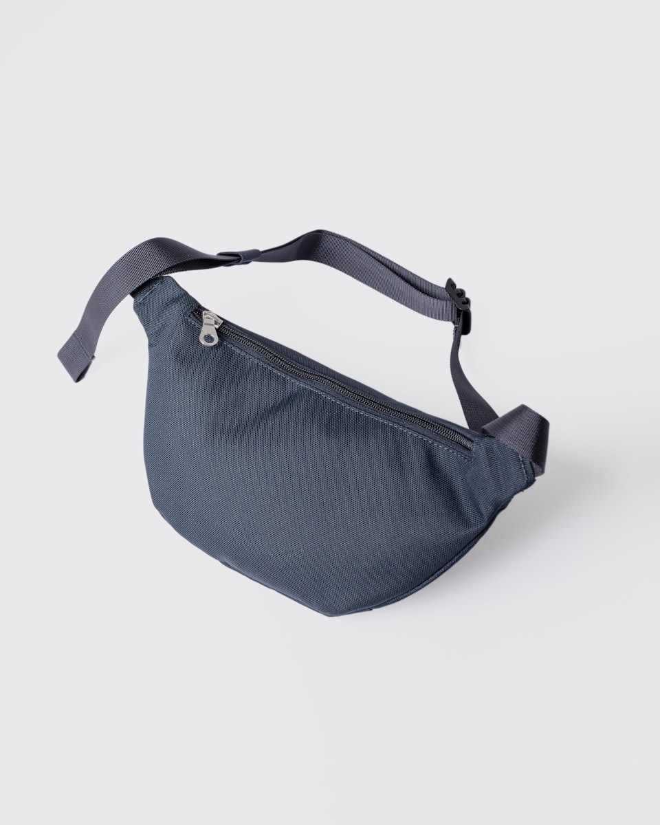 Banane 2L en matières recyclées | bleu "ground crossbody bag - navy"
