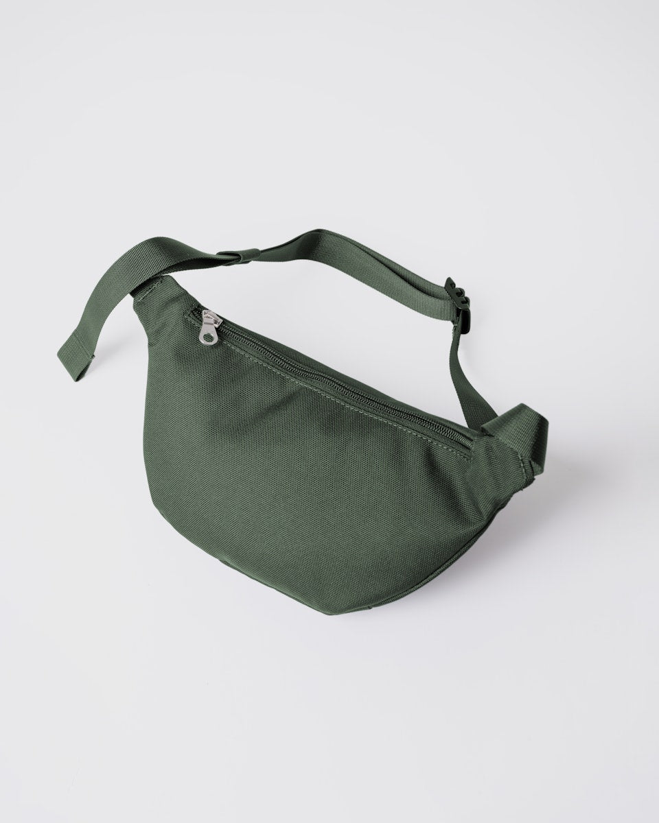 Banane 2L en matières recyclées | vert "ground crossbody bag - dawn green"