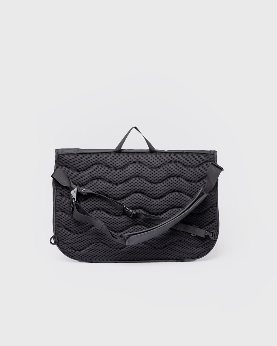 Sac bandoulière en nylon recyclé | noir "stream messenger - black"
