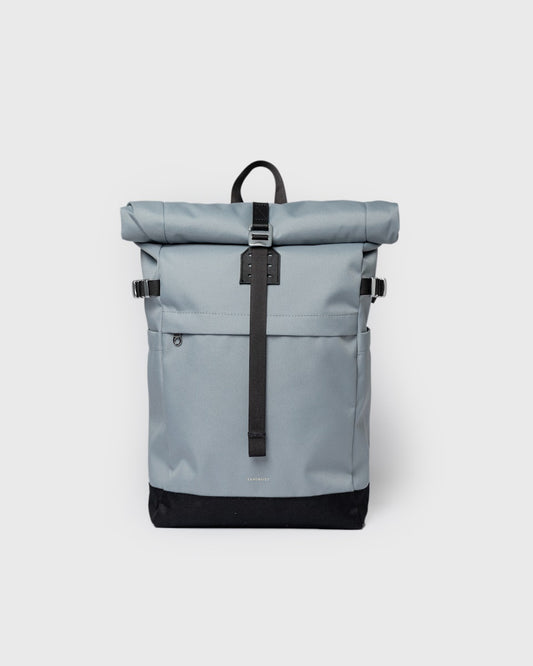 Sac à dos 23L en nylon recyclé | bleu "icon rolltop backpack m - ice blue with black leather"