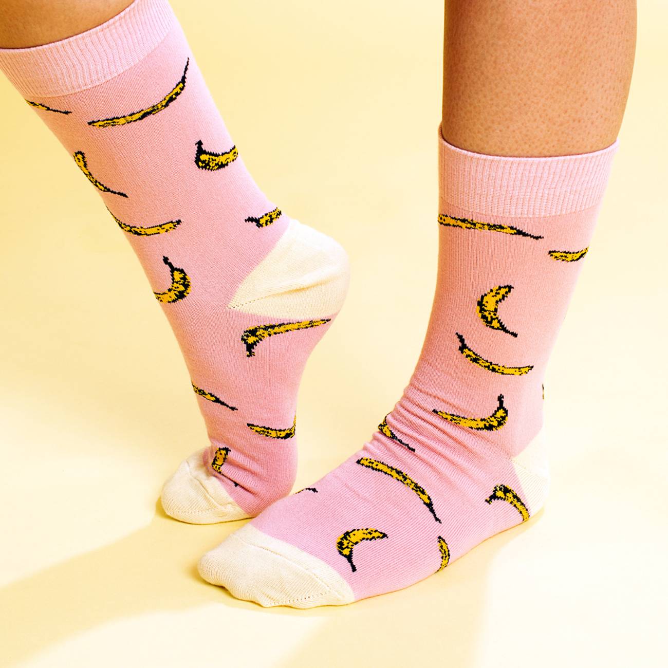 Chaussettes hautes rose motifs banane en coton bio