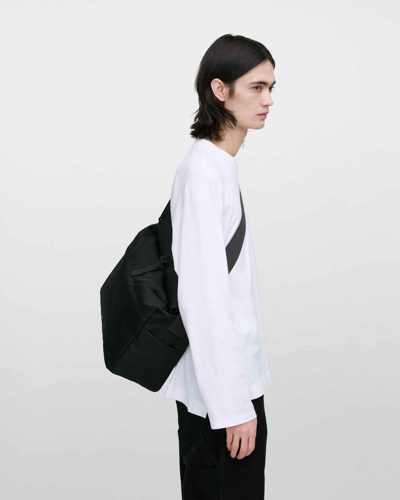 Sac bandoulière 29L en nylon recyclé | noir "icon messenger bag"