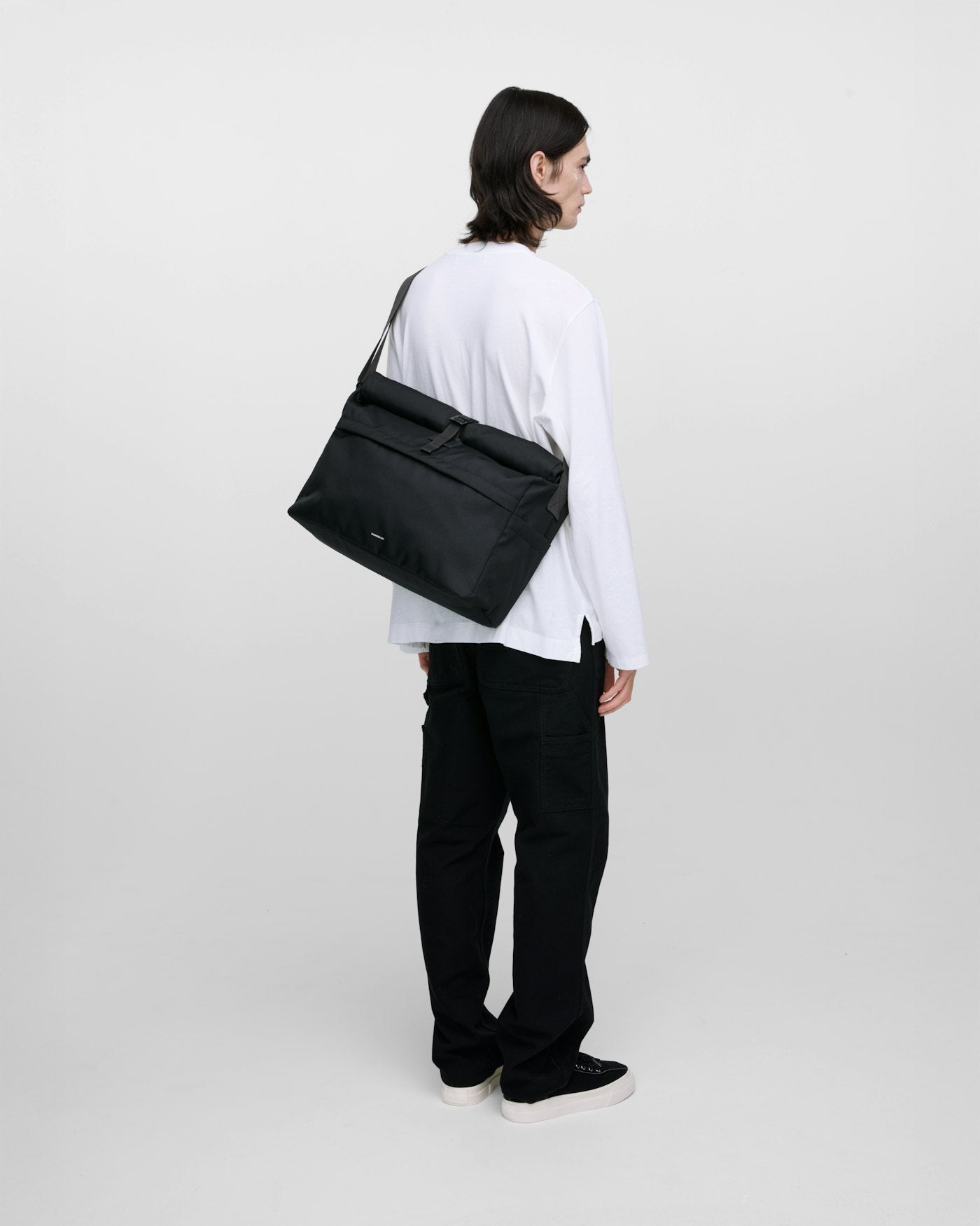 Sac bandoulière 29L en nylon recyclé | noir "icon messenger bag"