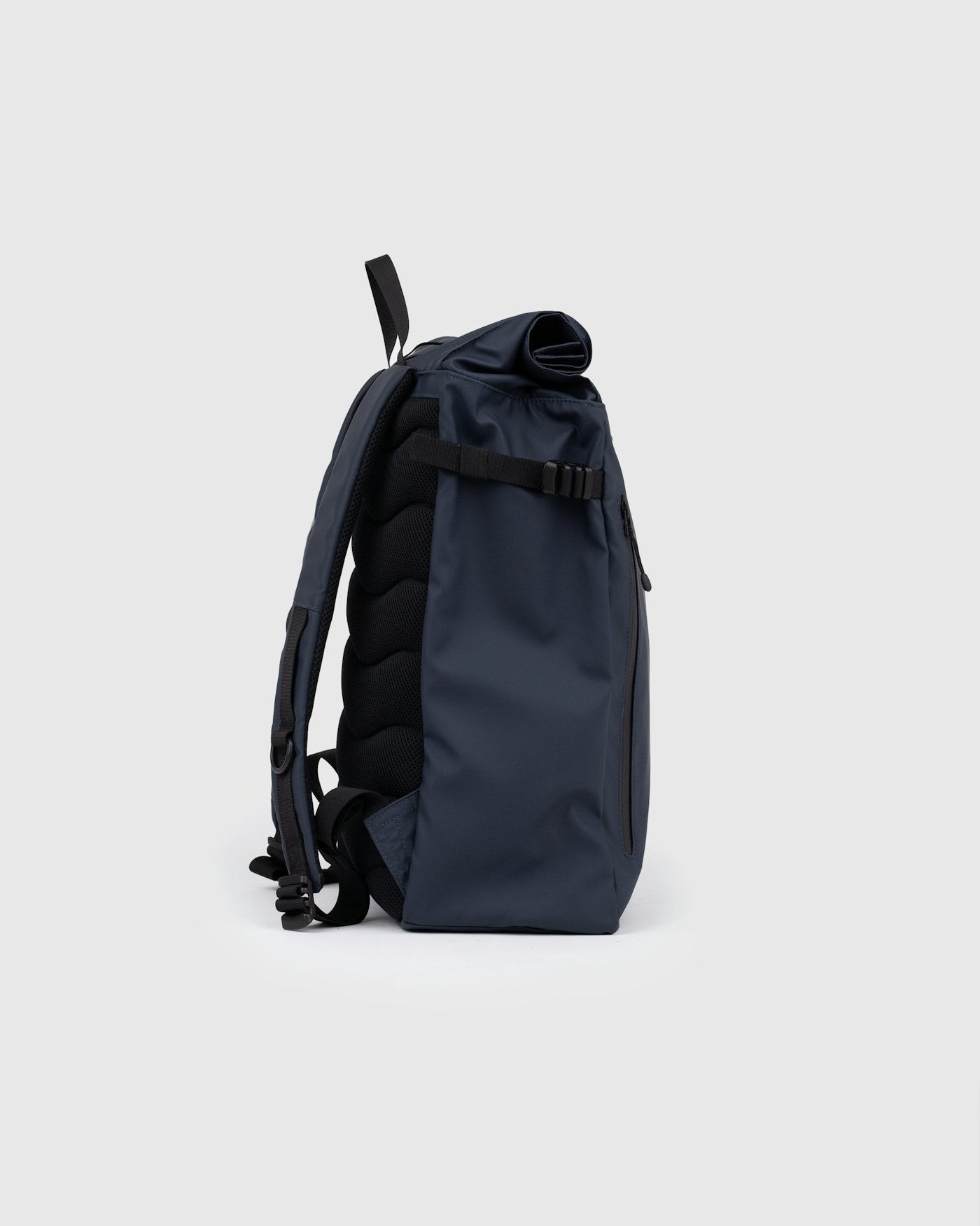 Sac à dos 20L en nylon recyclé | bleu "stream slim rolltop m - navy"