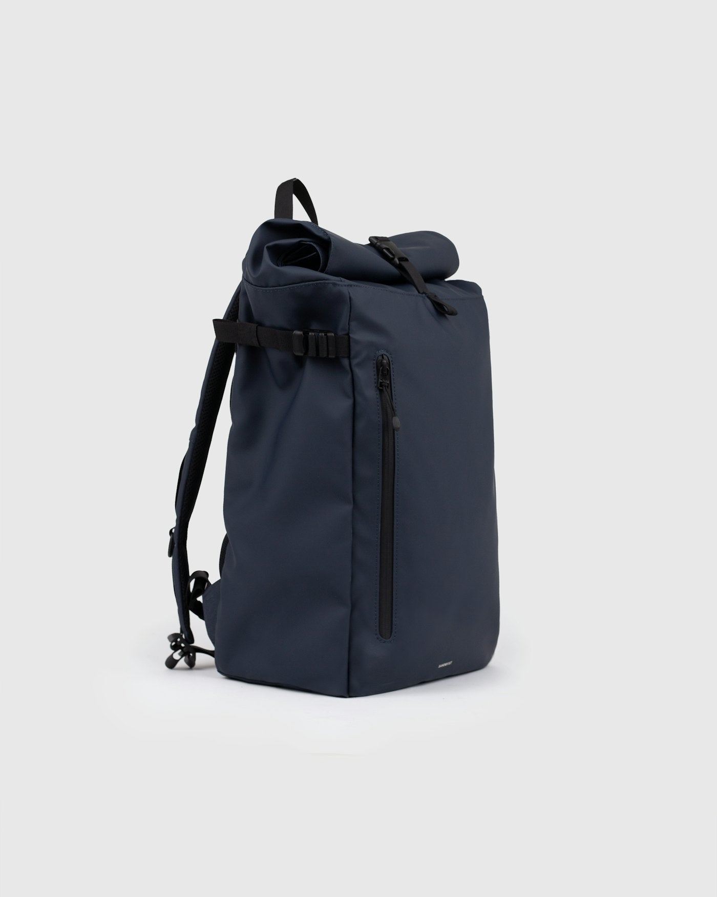 Sac à dos 20L en nylon recyclé | bleu "stream slim rolltop m - navy"