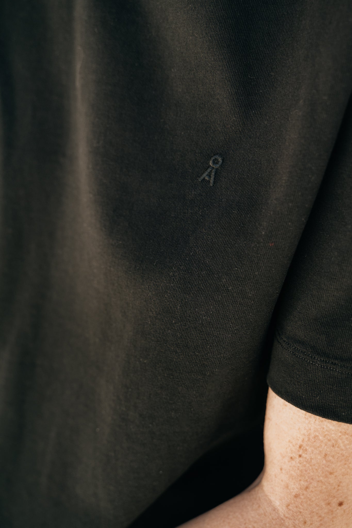 T-shirt en coton bio et recyclé | noir "tarjaa black"