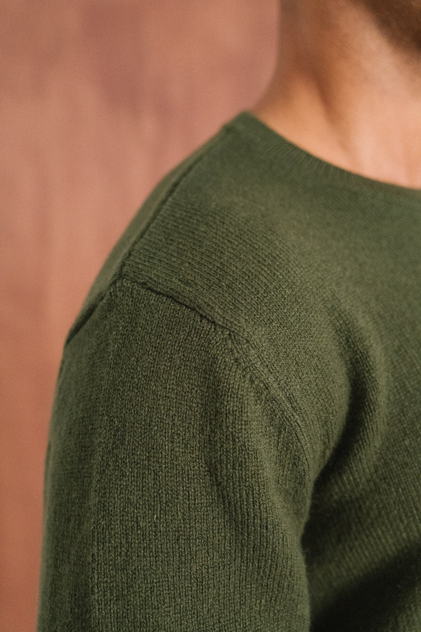 Pull en laine mérinos recyclée | olive