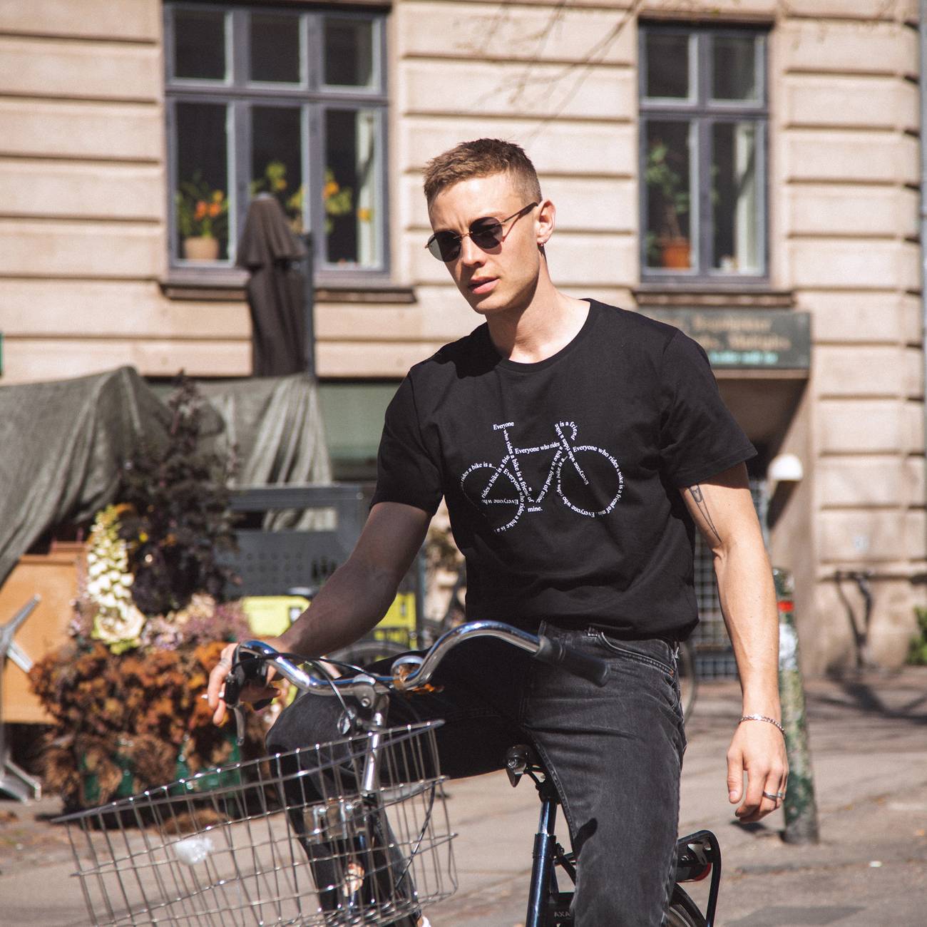 T-shirt noir motif vélo - text bike