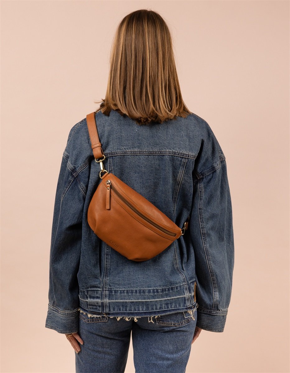 Banane en cuir certifié | Marron "milo oak soft grain"