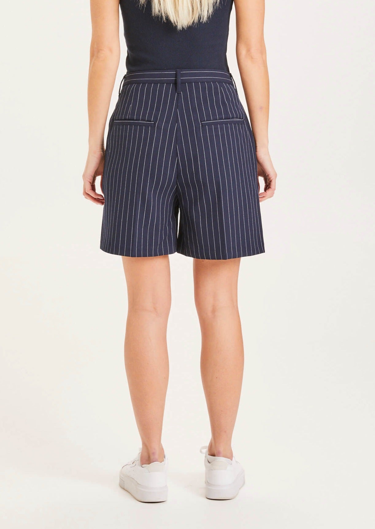 Short large à rayures bleu nuit en matière recyclée - Posey