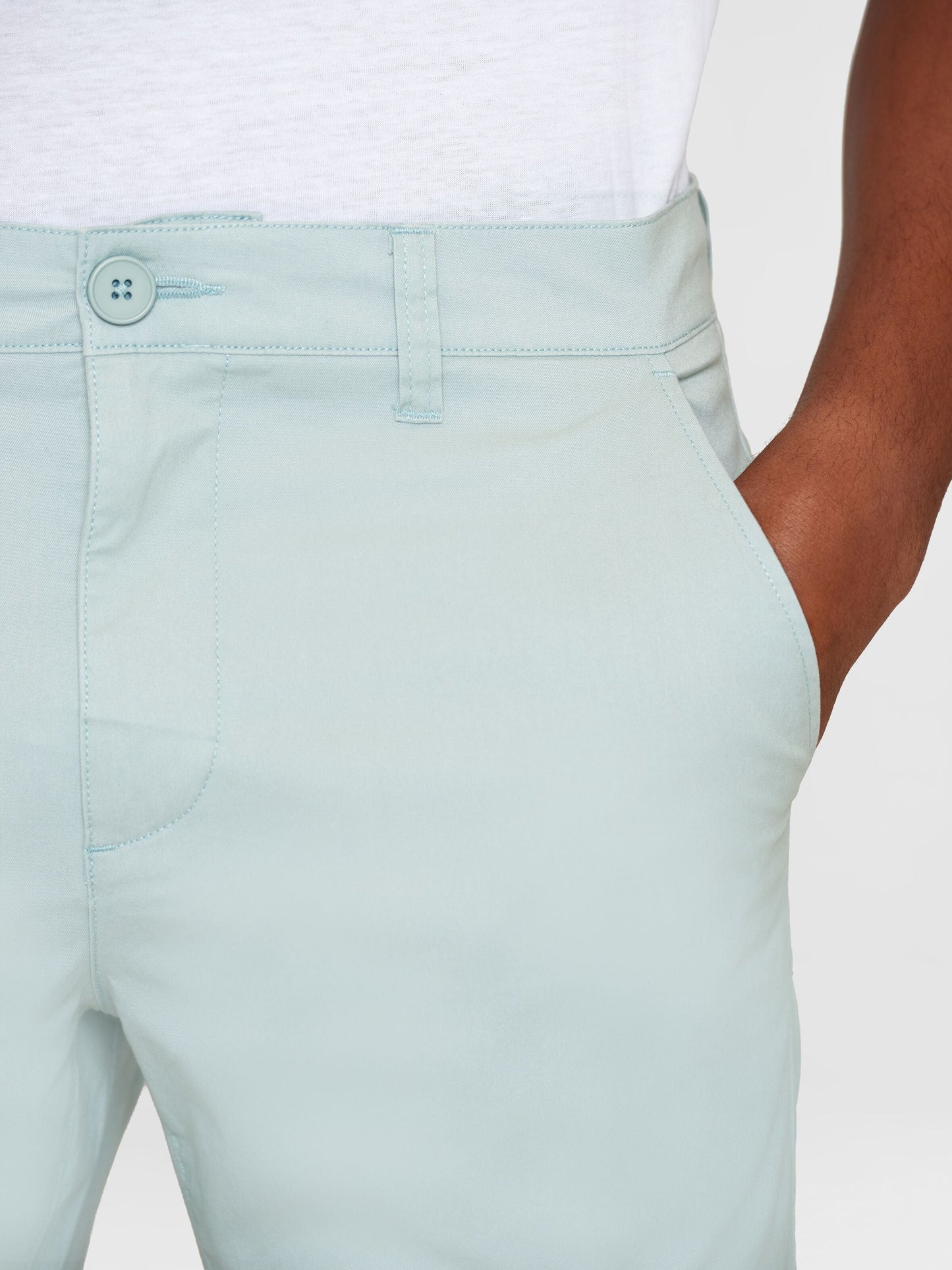 Short chino en coton bio | Bleu clair "chuck regular chino poplin shorts gray mist"