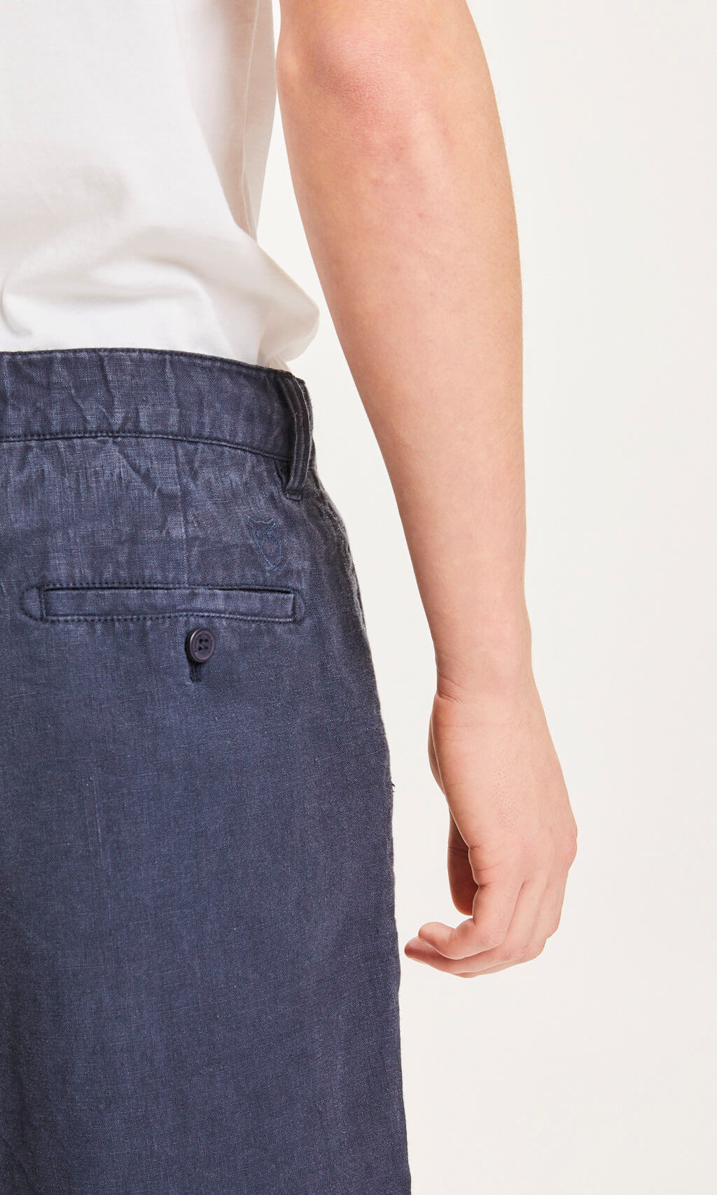 Short ample bleu nuit en lin - chuck total eclipse
