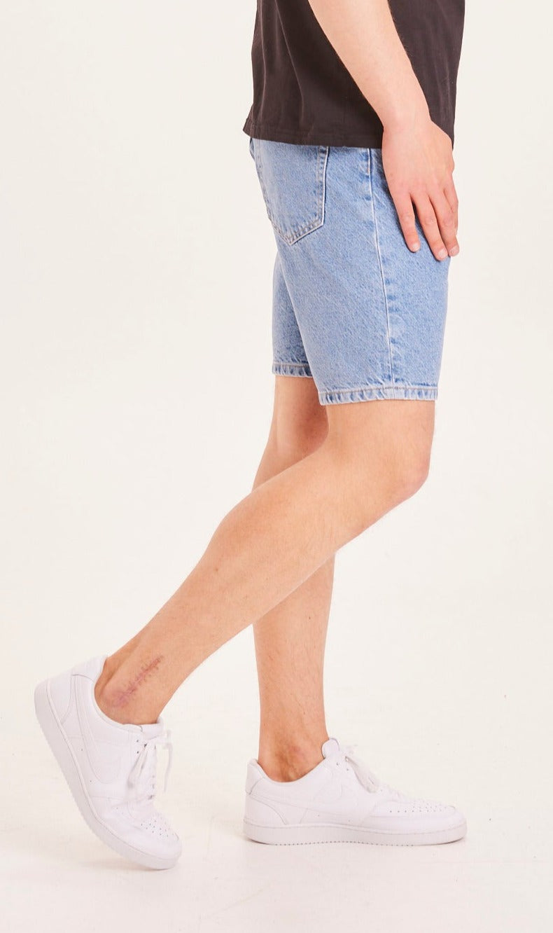 Short en jean délavé en coton bio recyclé - bleached stonewash
