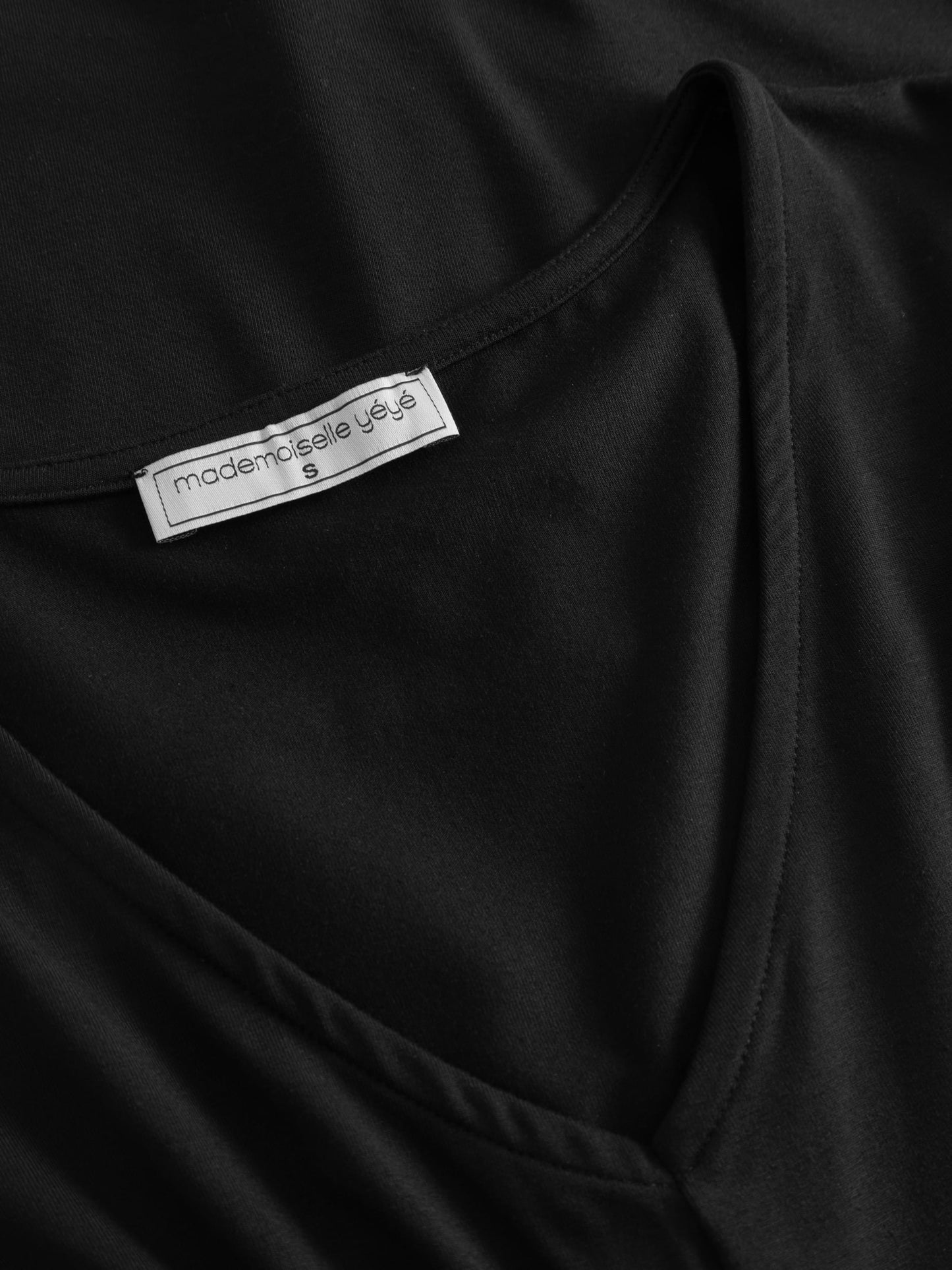 Top en tencel | noir "cross chic top - black"