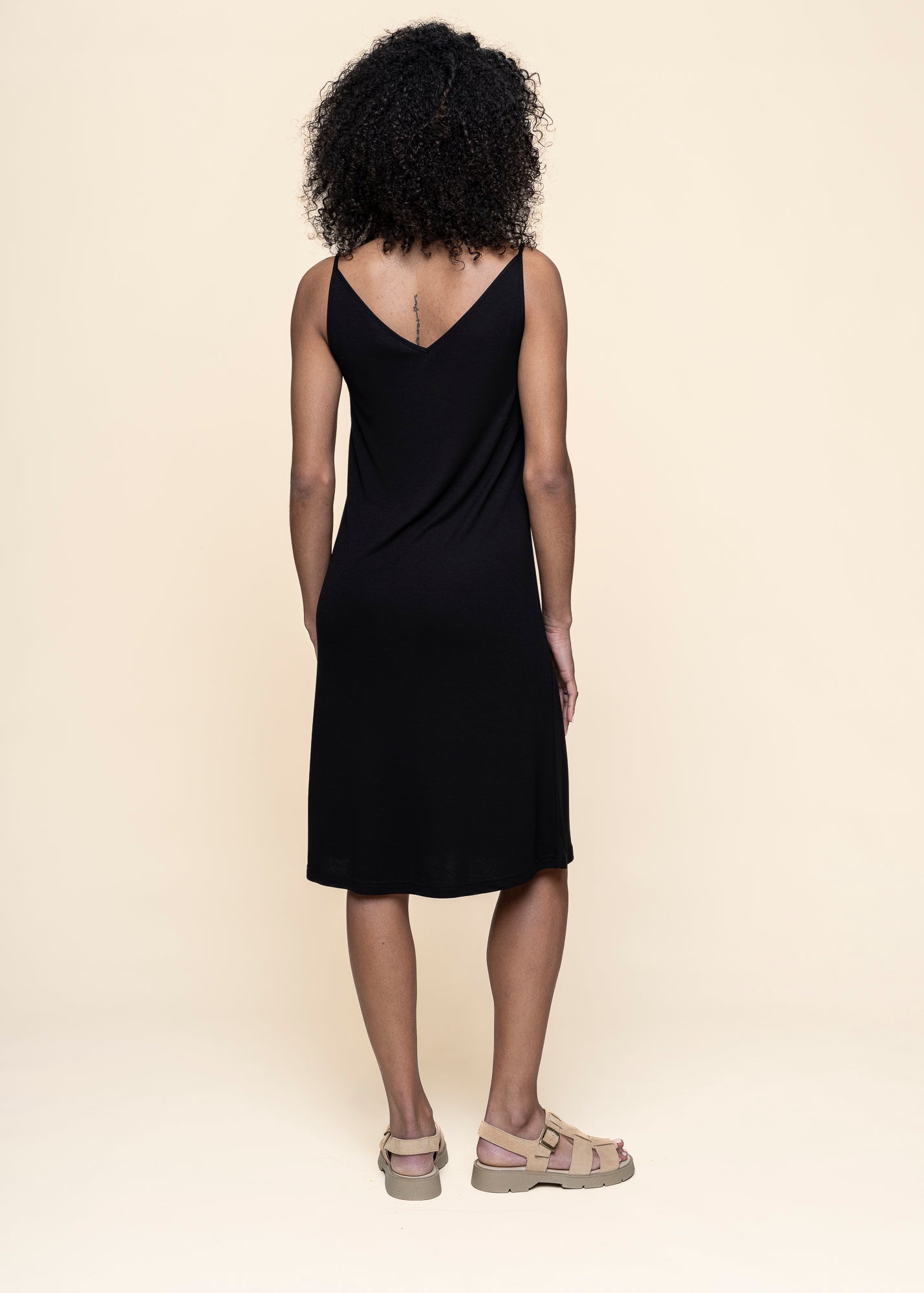 Robe noire en tencel - triangle midi black