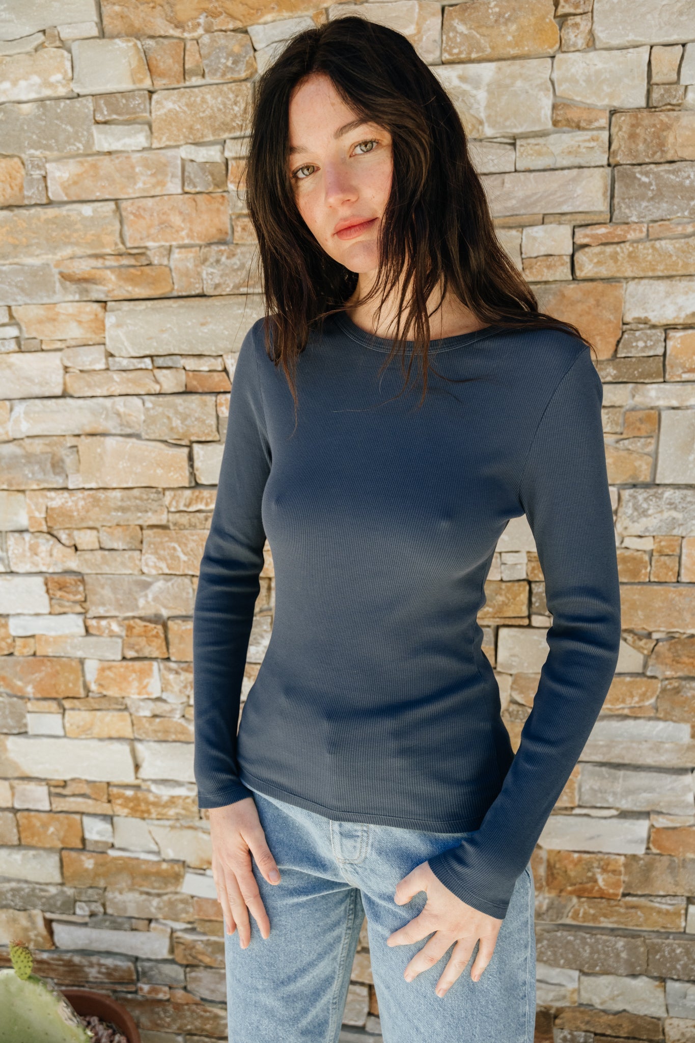 T-shirt manches longues côtelé en coton bio | Bleu pétrole "petrol blue"
