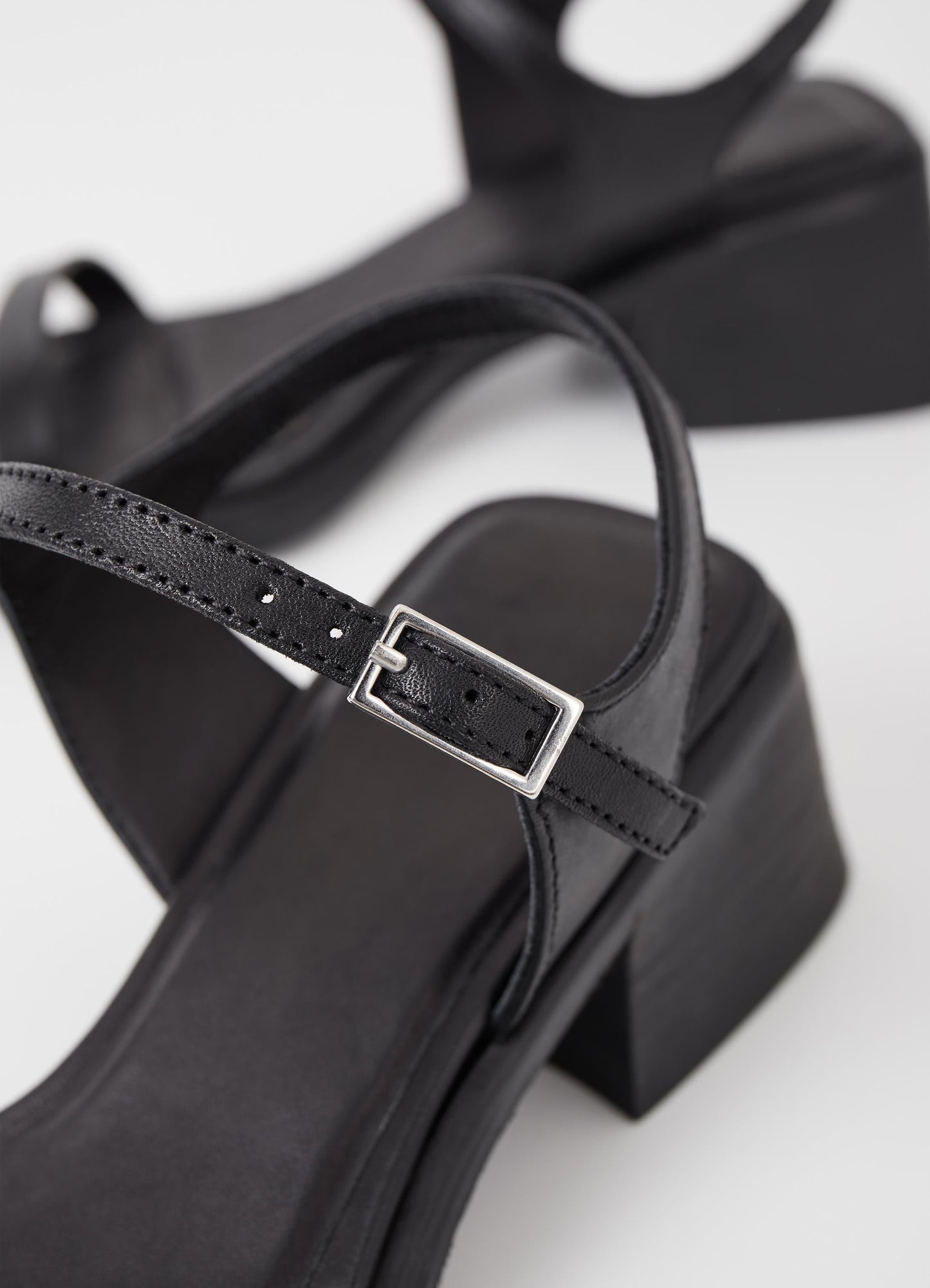Sandales à talons en cuir certifié | Noir "ines black"
