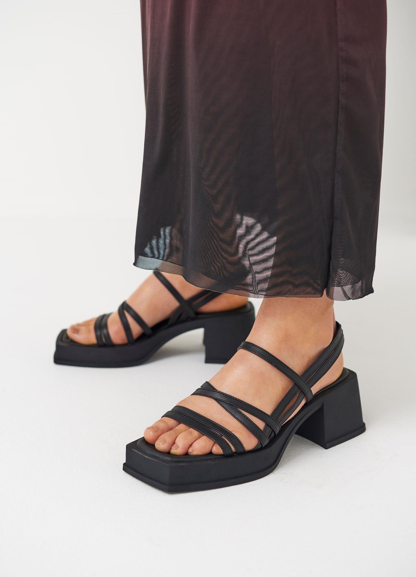 Sandales compensées en cuir certifié | noir "hennie - black"