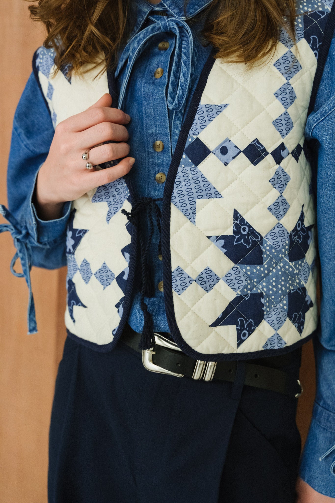 Gilet matelassé en coton bio | bleu et blanc "lill quilted cotton vest - offwhite/blue"