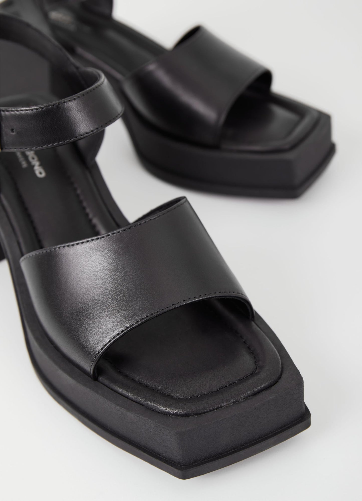 Sandales à talons en cuir certifié | Noir "hennie black"