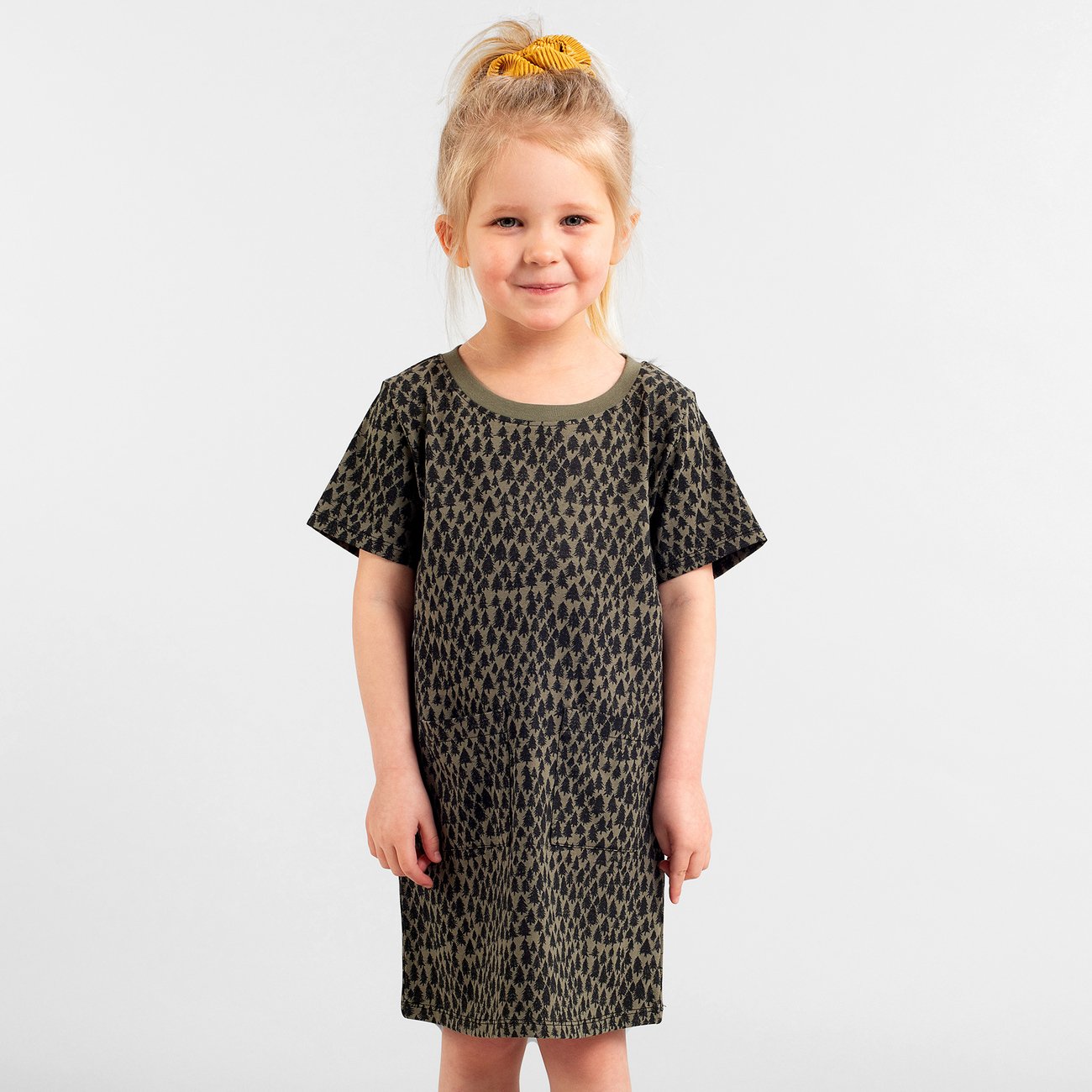 Robe t-shirt verte à motifs en coton bio - vetlanda trees leaf green