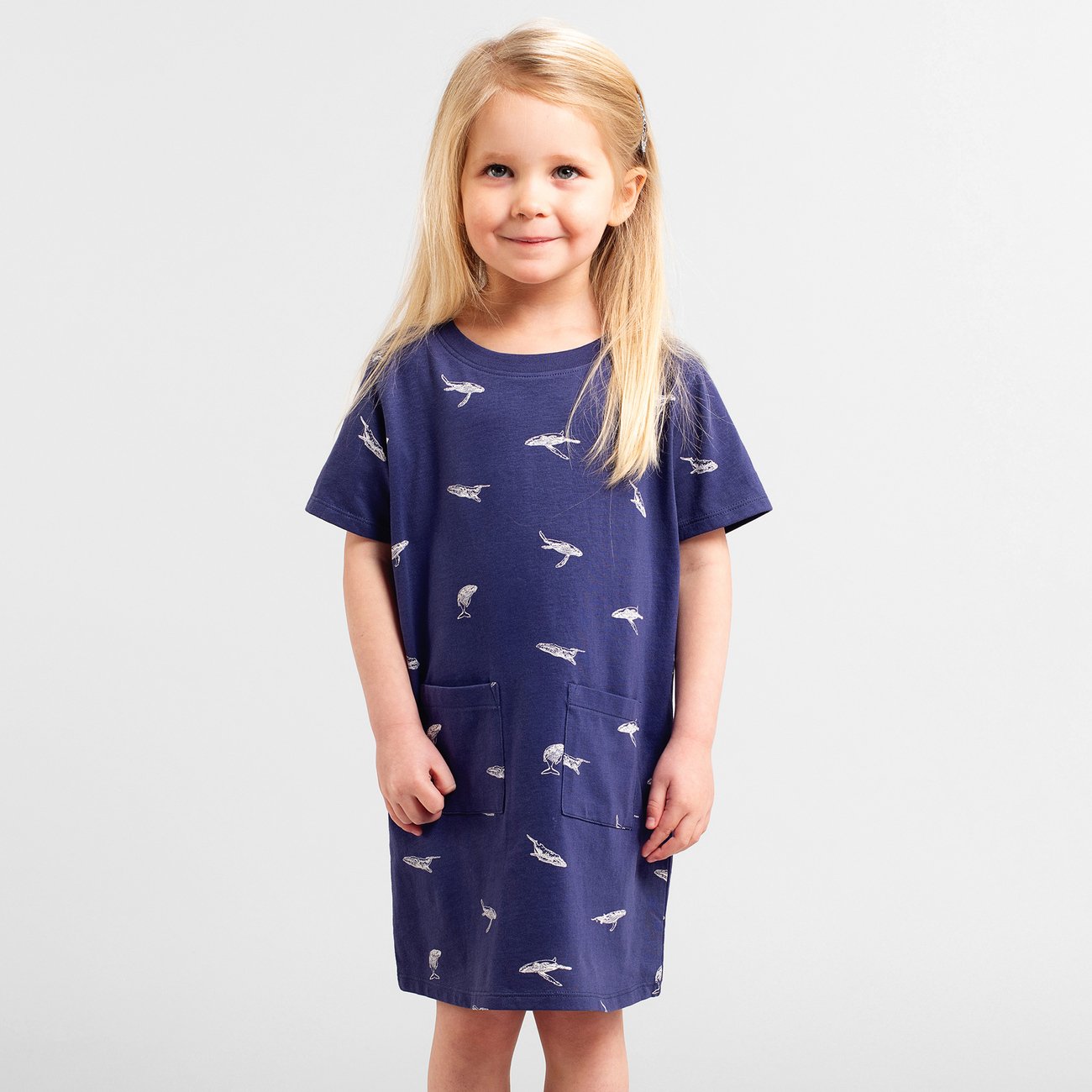 Robe t-shirt marine à motifs en coton bio - vetlanda whales navy