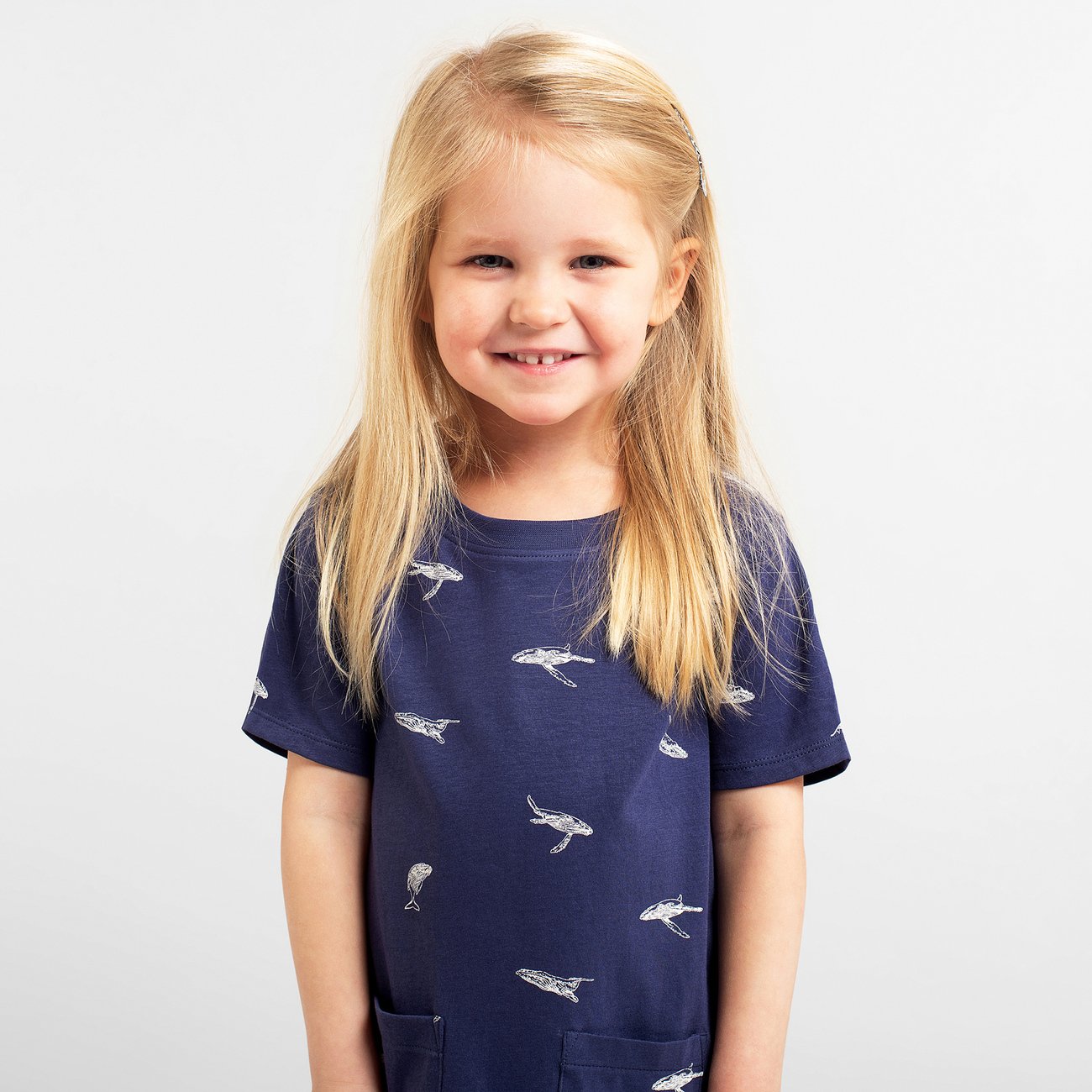 Robe t-shirt marine à motifs en coton bio - vetlanda whales navy