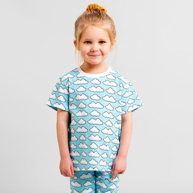 T-shirt bleu ciel à motifs en coton bio - hamra clouds light blue