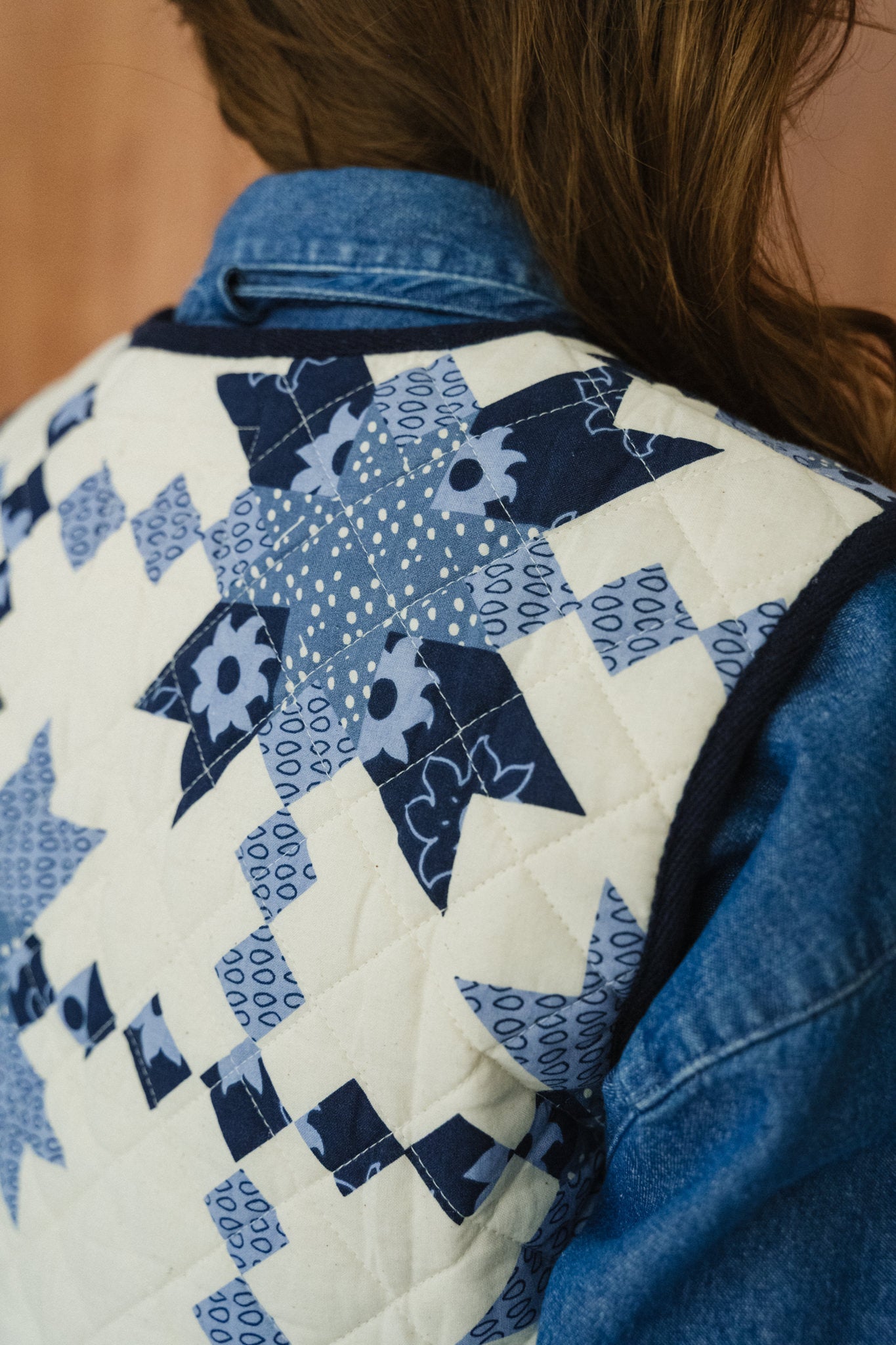 Gilet matelassé en coton bio | bleu et blanc "lill quilted cotton vest - offwhite/blue"