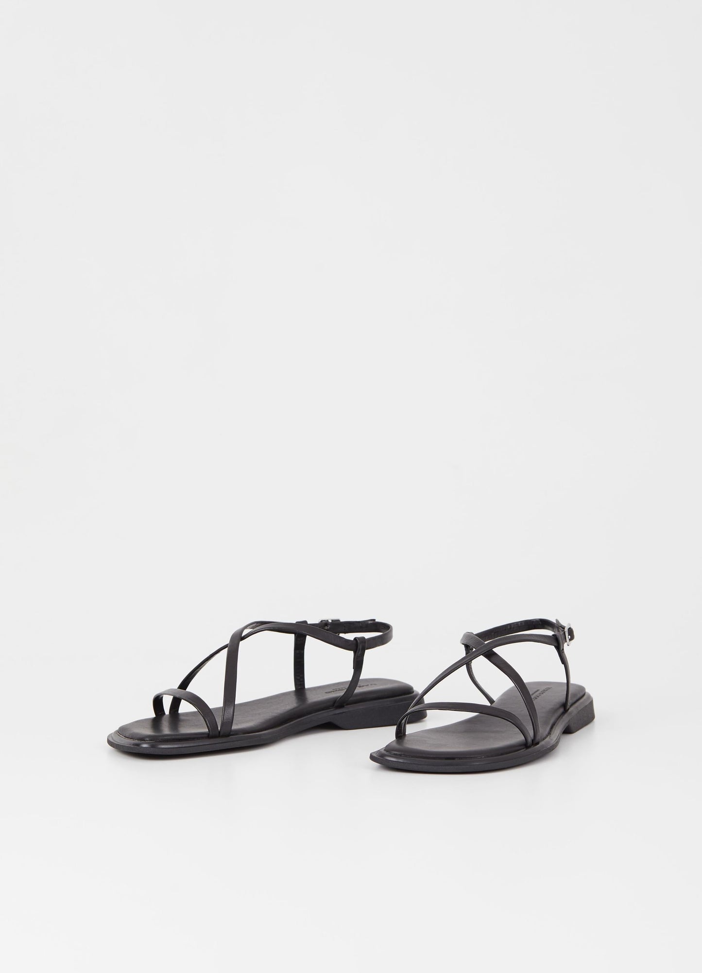 Sandales plate en cuir certifié | noir "izzy black"