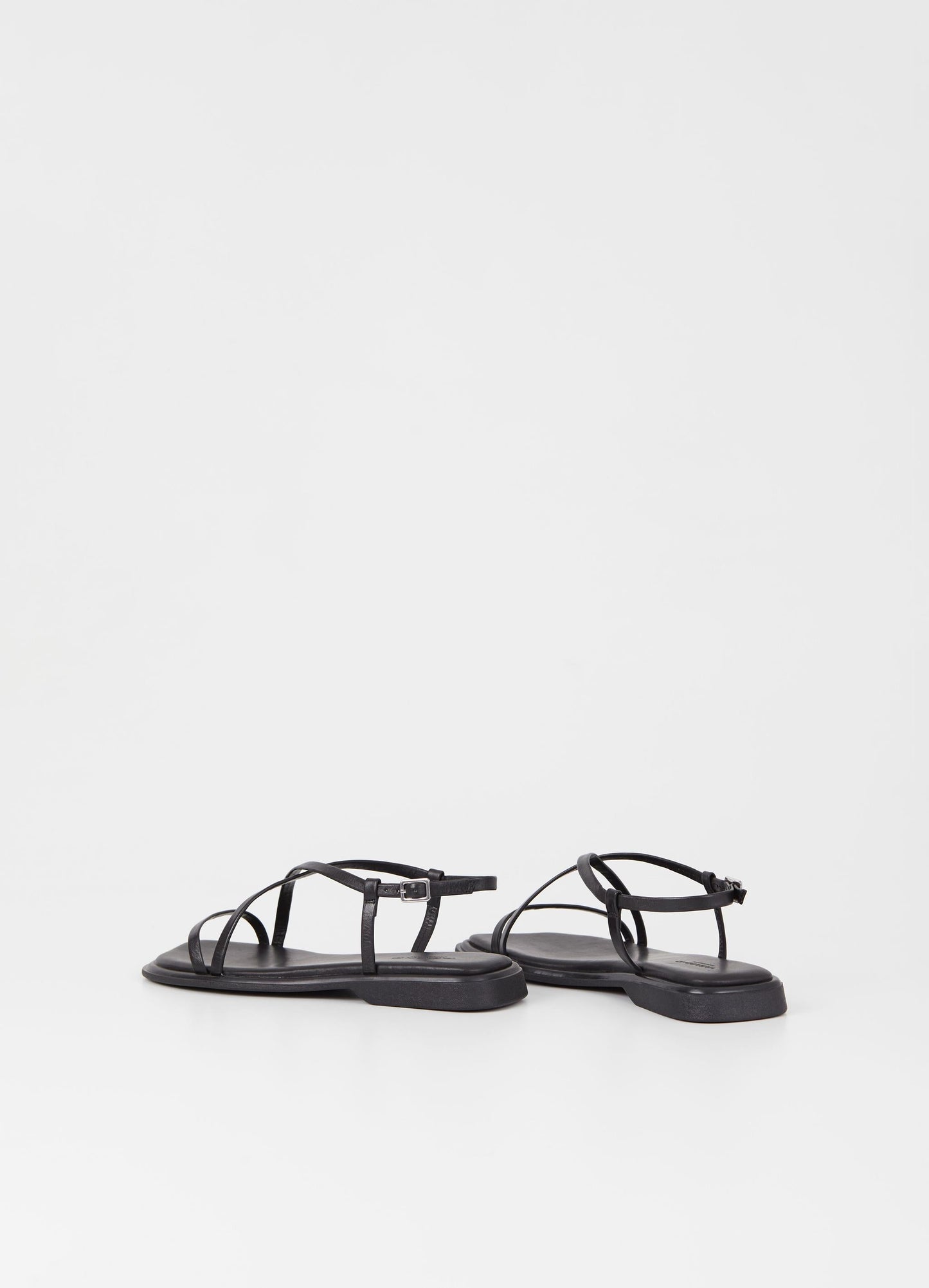 Sandales plate en cuir certifié | noir "izzy black"