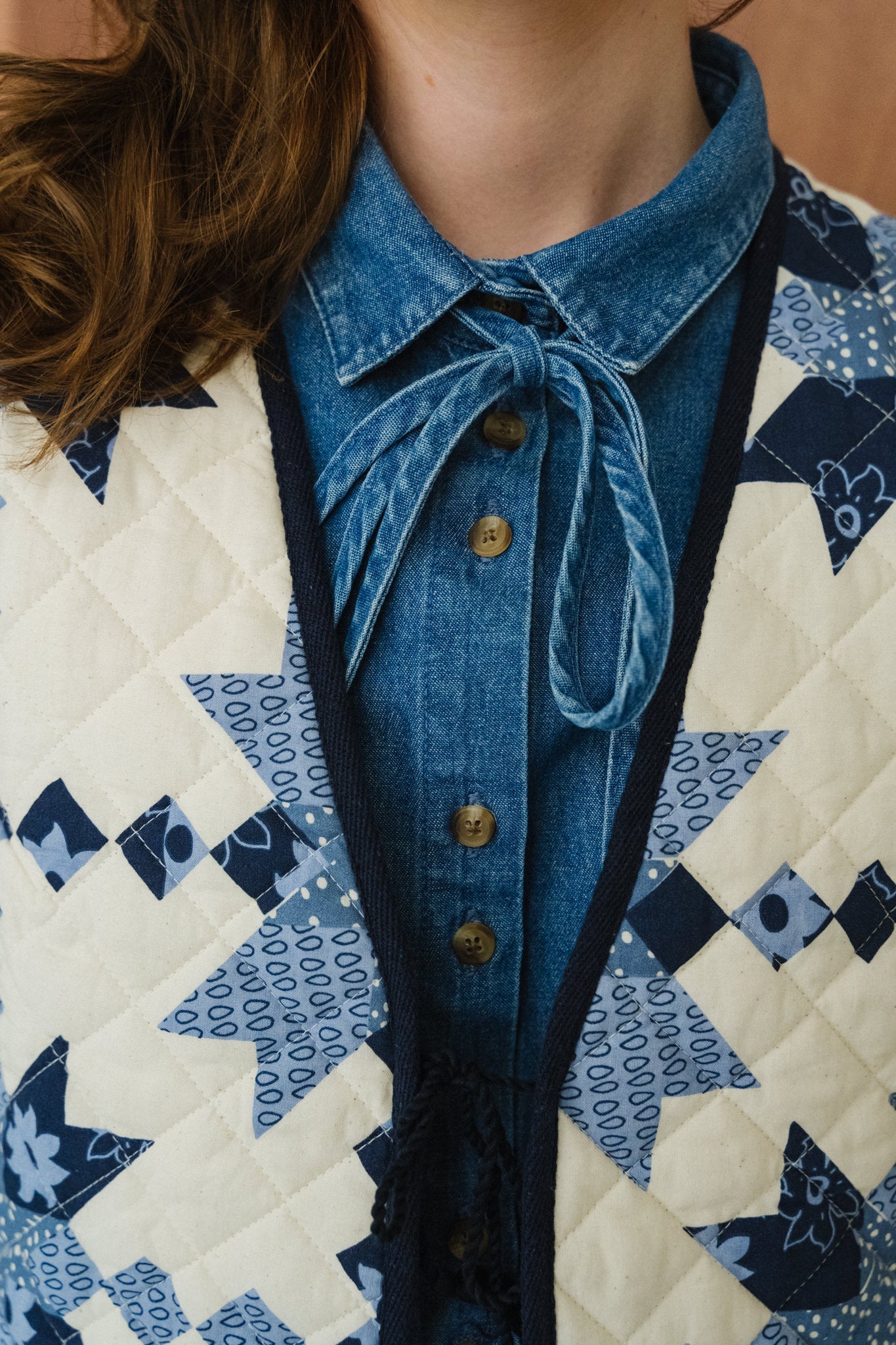 Gilet matelassé en coton bio | bleu et blanc "lill quilted cotton vest - offwhite/blue"