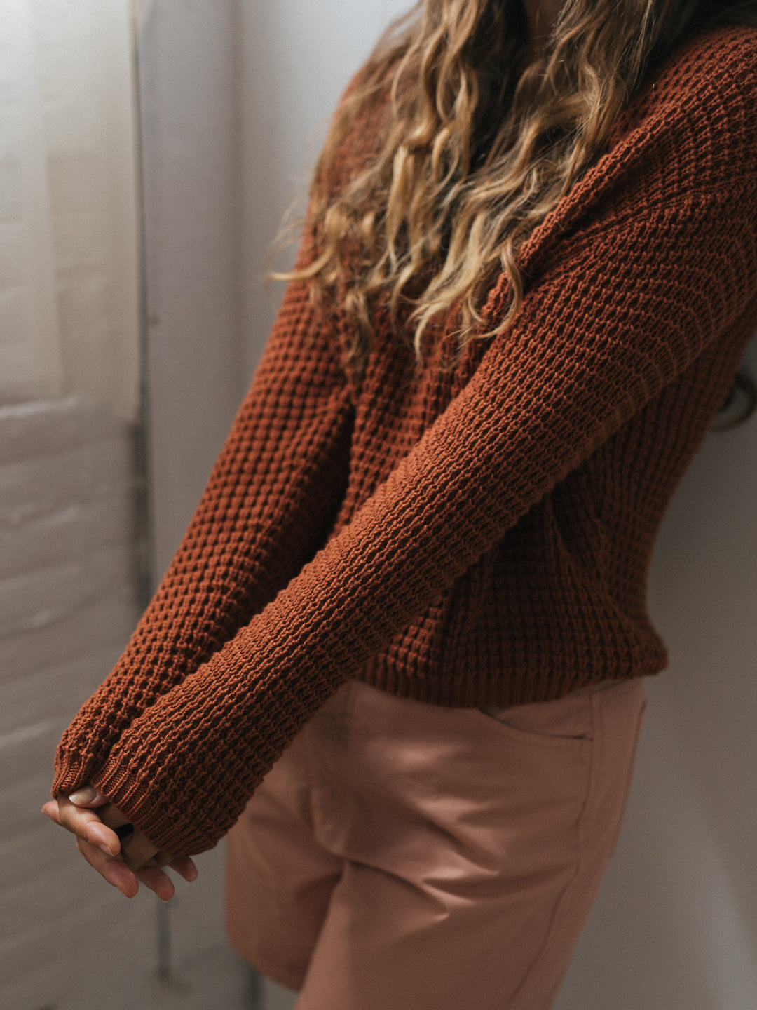 Pull en maille de coton bio | marron "teresa open work knit roof"