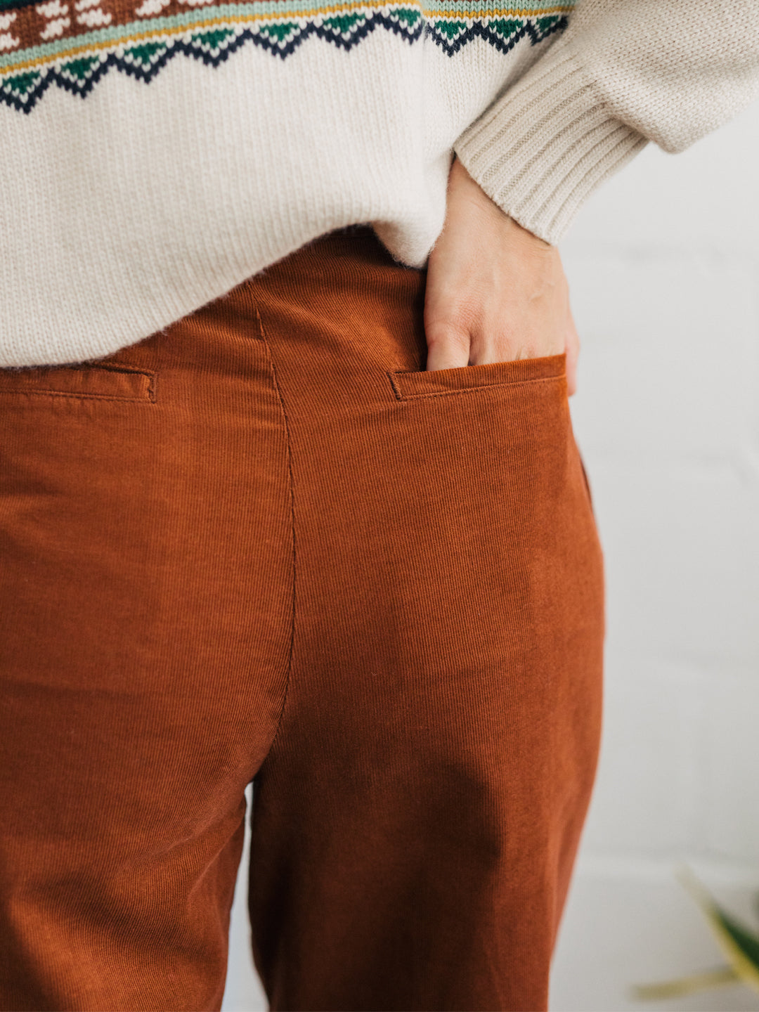 Pantalon droit velours en coton bio | marron "elafonisi microcorduroy trousers toffee"