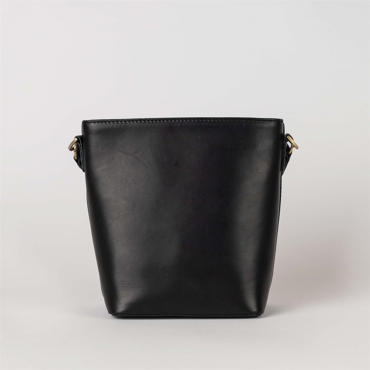 Sac seau en cuir certifié | noir "bobbi bucket bag midi black classic leather"