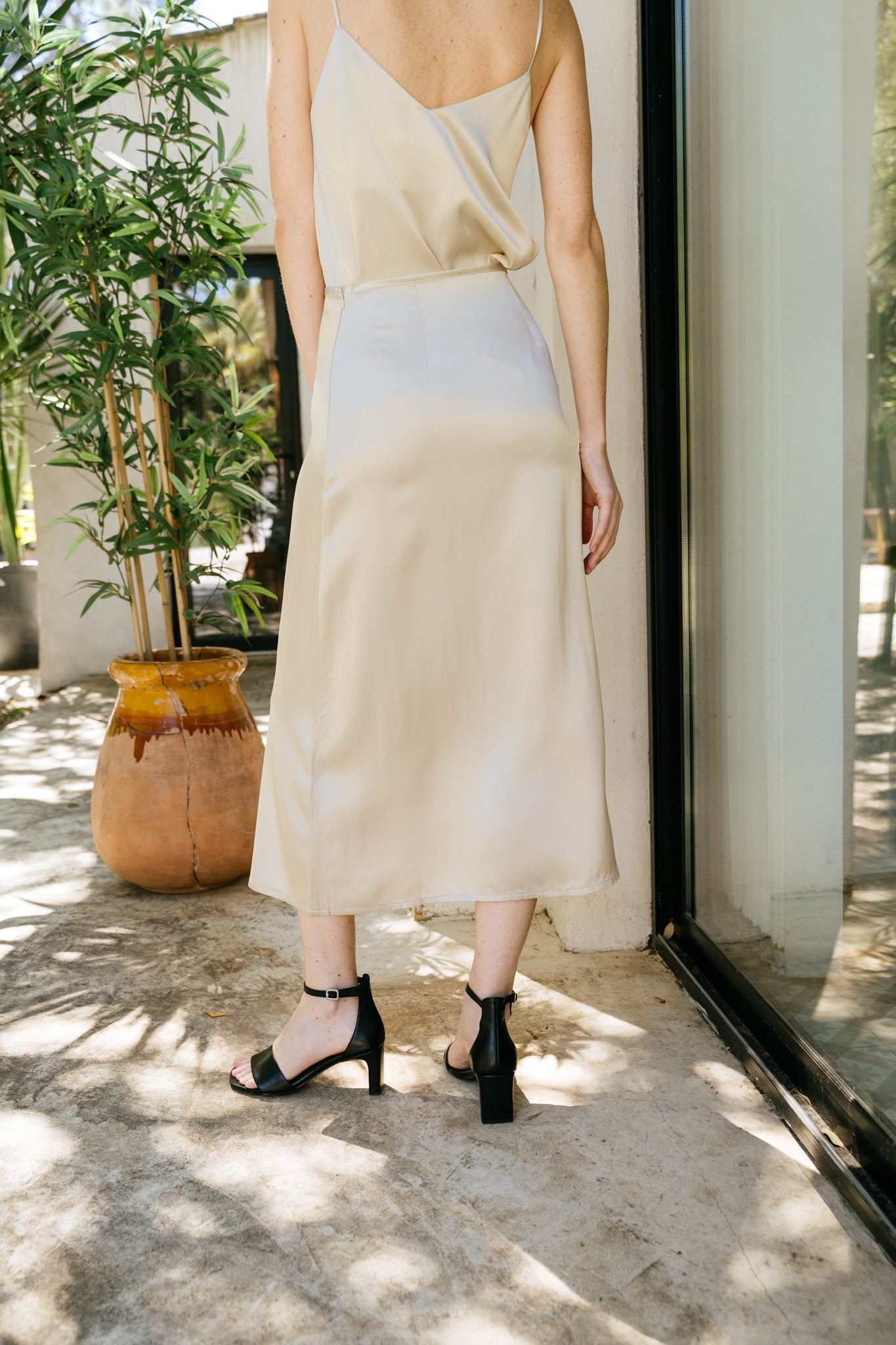 Jupe satinée midi en viscose enka | beige 'dira ivory'